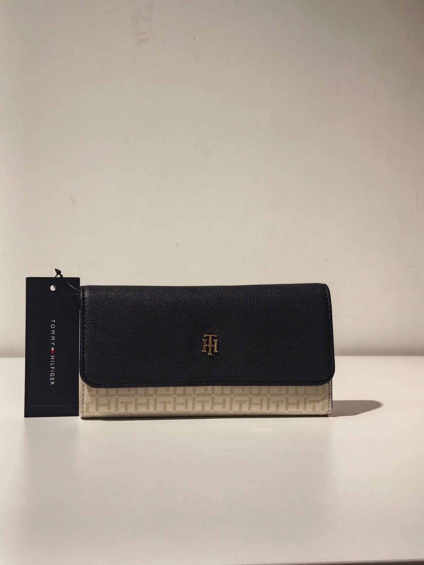 Tommy Hilfiger wallet