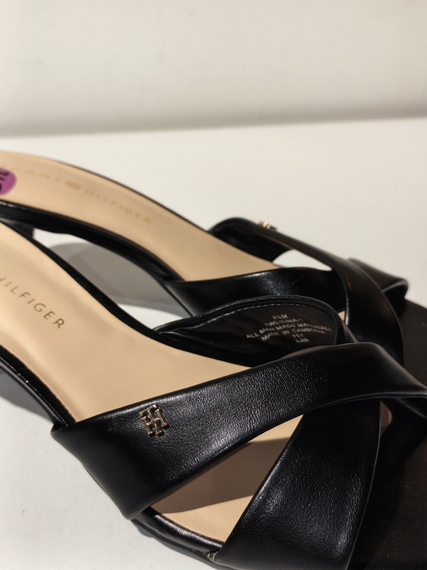 Tommy Hilfiger sandal size 8.5