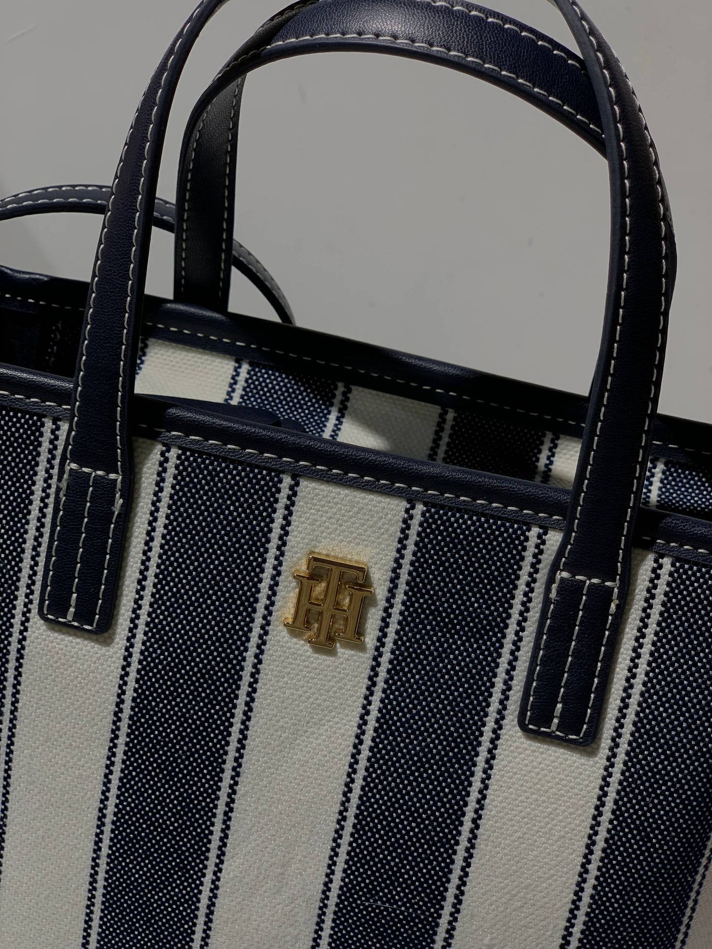 Tommy Hilfiger bag