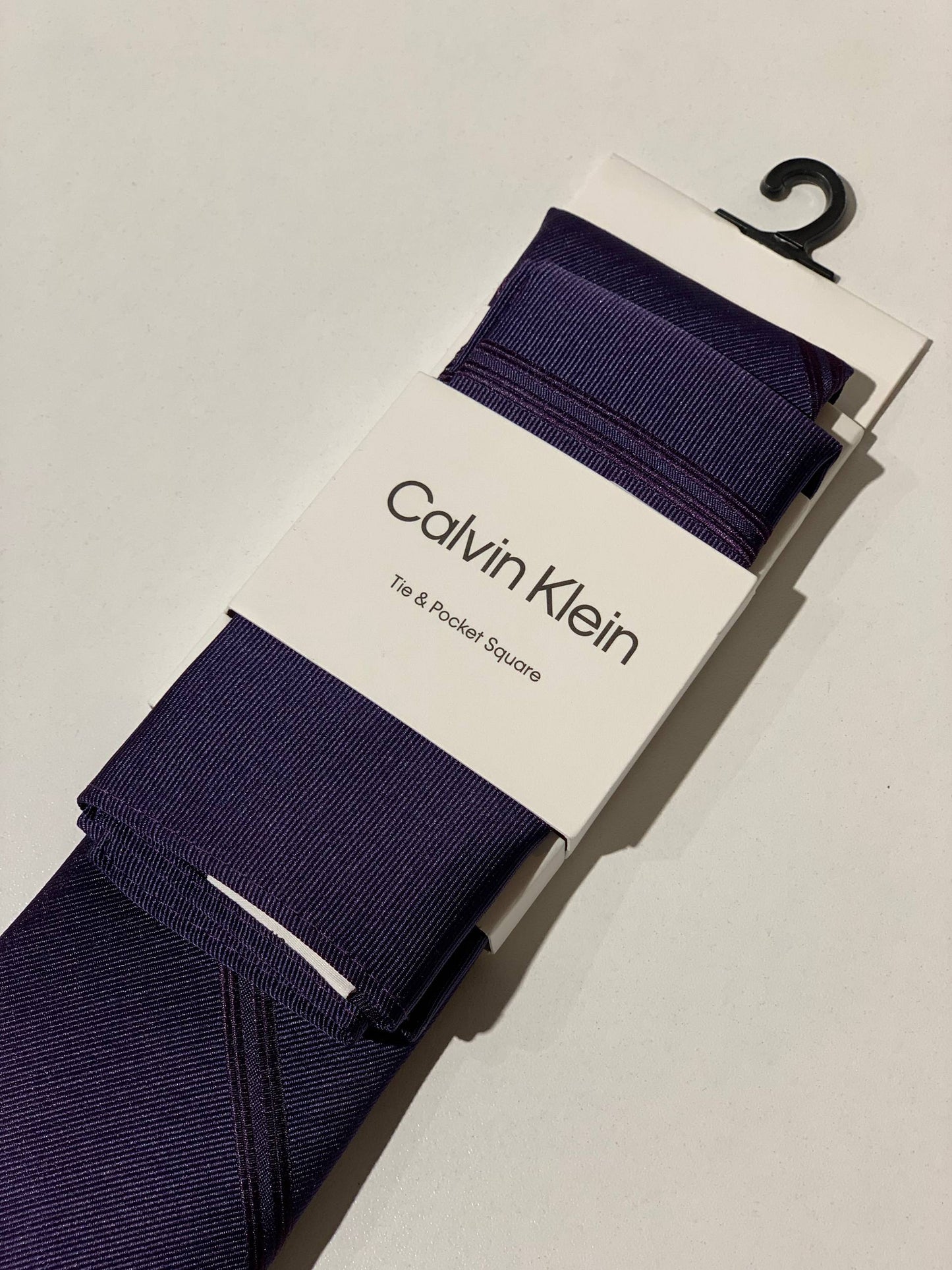 Calvin Klein tie & pocket square