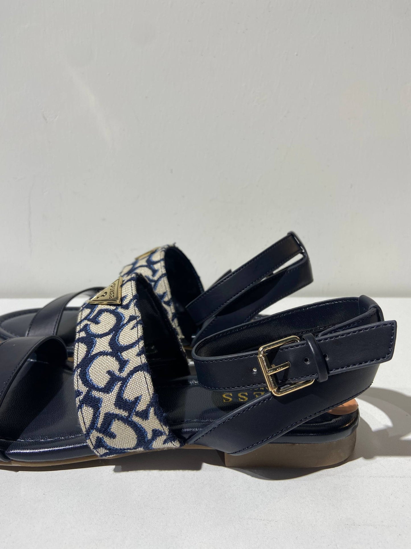 Guess sandal