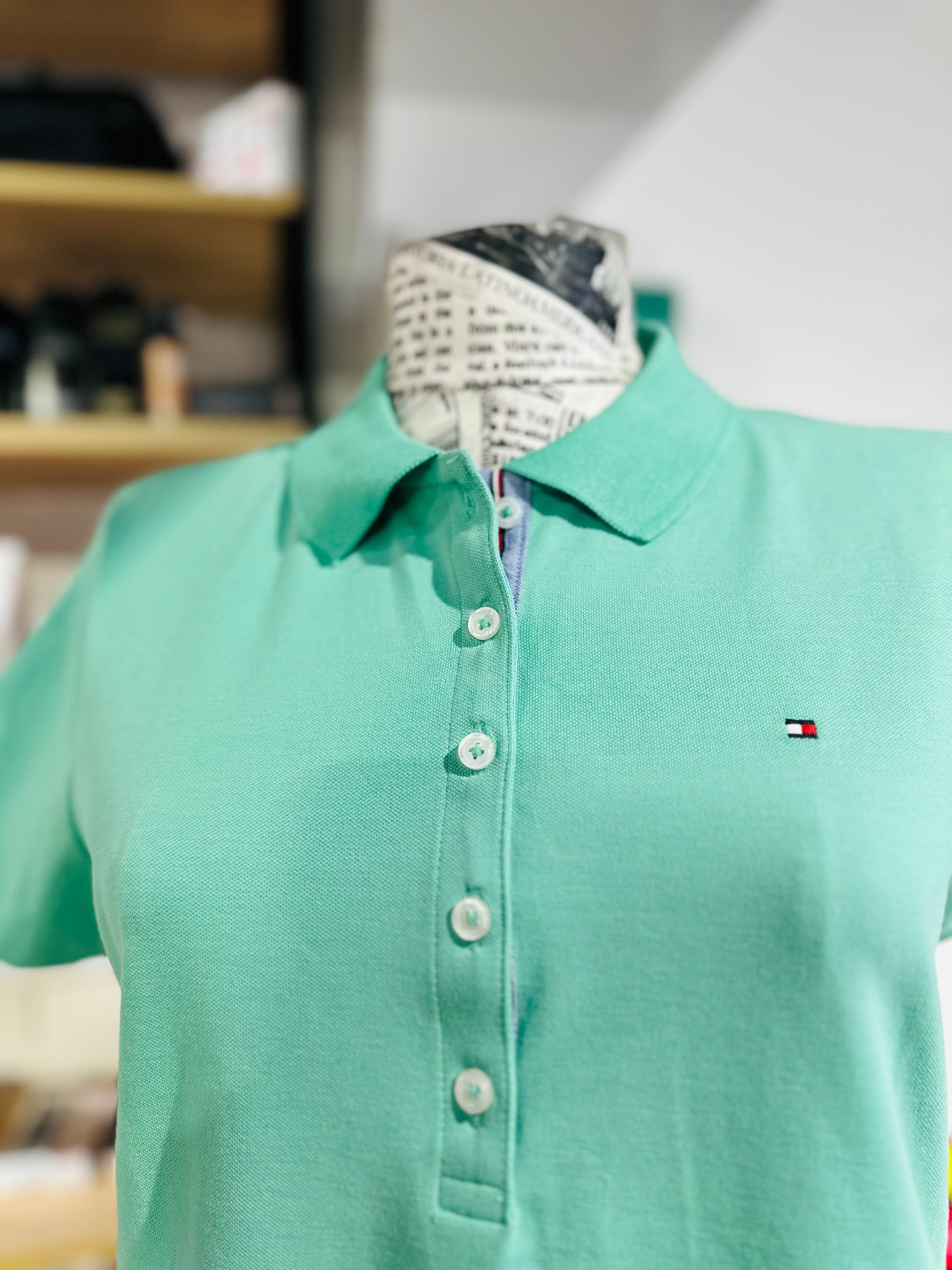 tommy hilfiger t-shirt size small