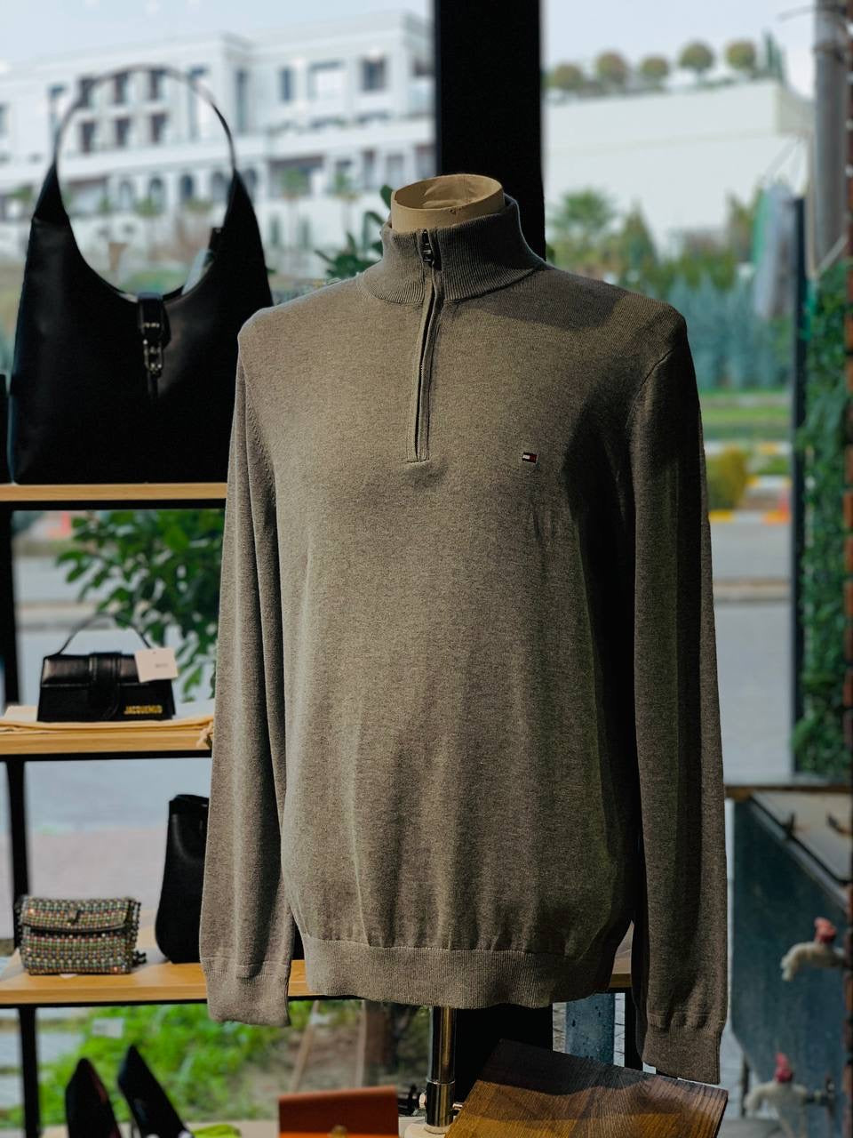 Tommy Hilfiger sweater size large