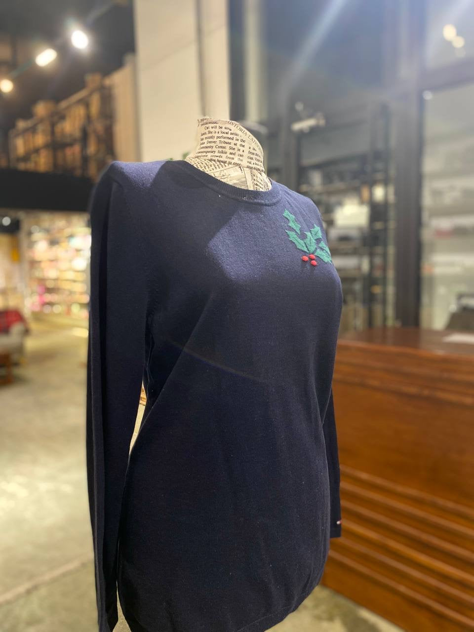 Tommy Hilfiger sweater size medium