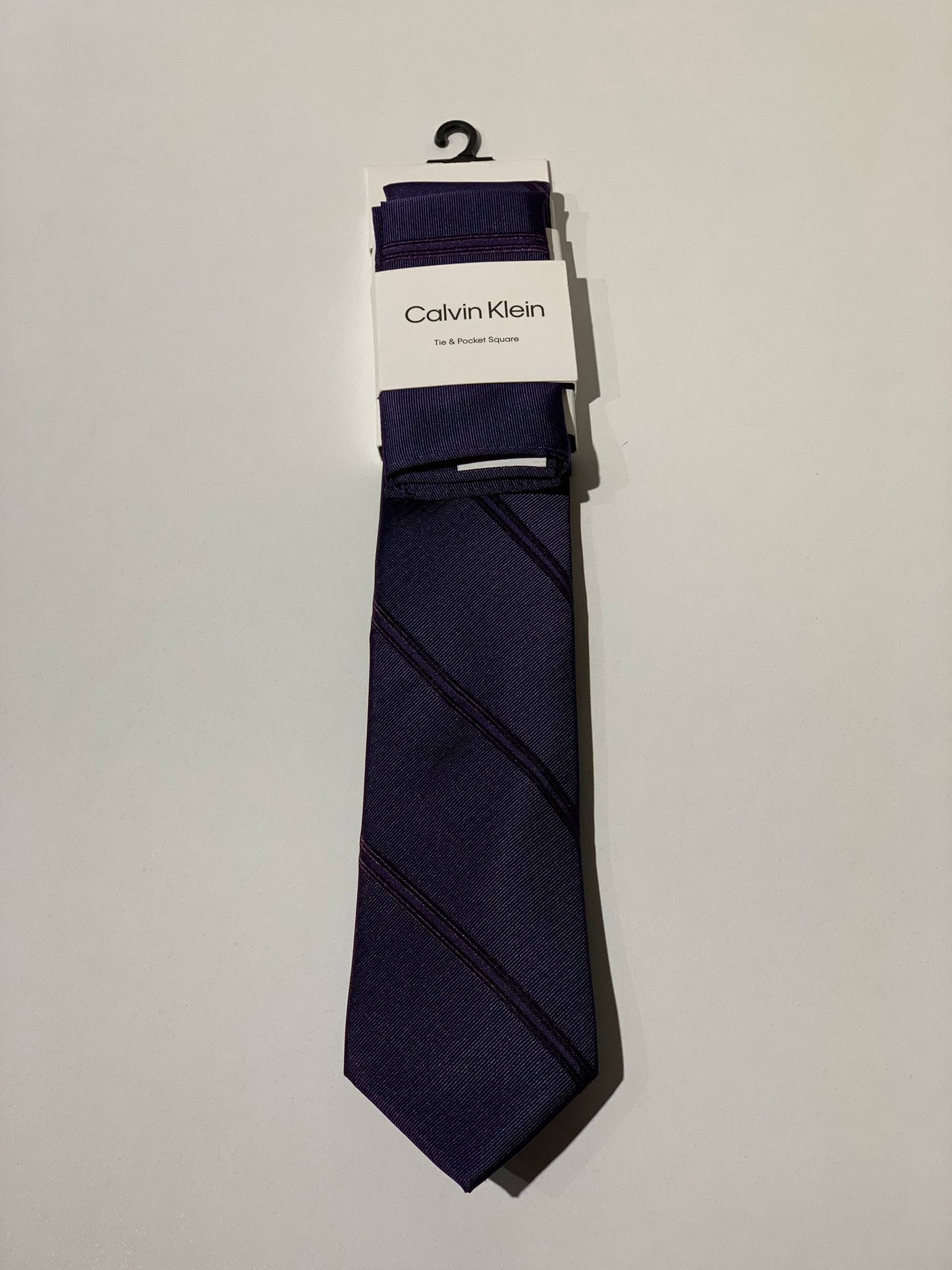 Calvin Klein tie & pocket square