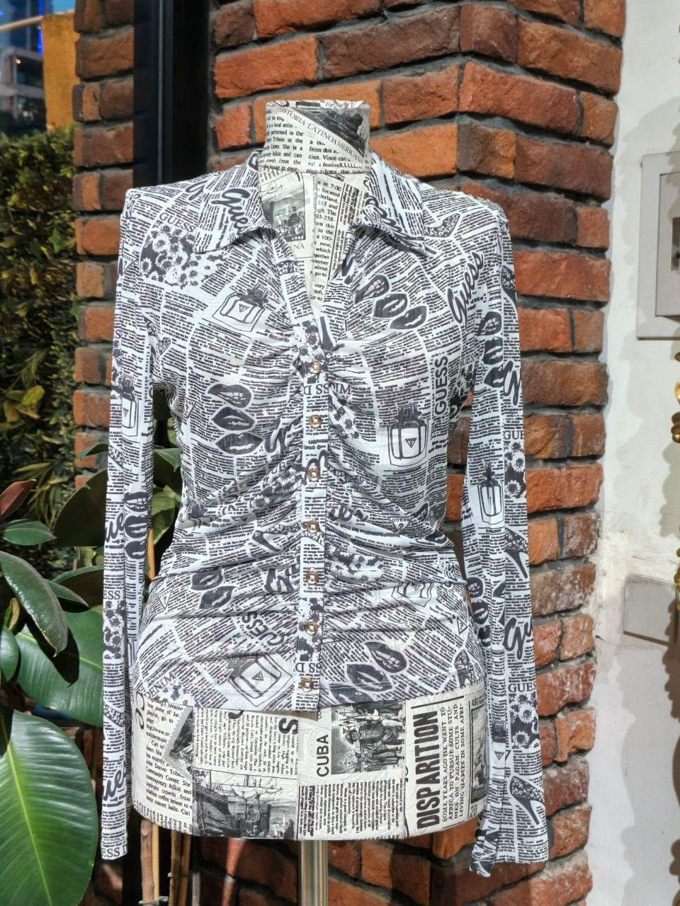 Guess top
