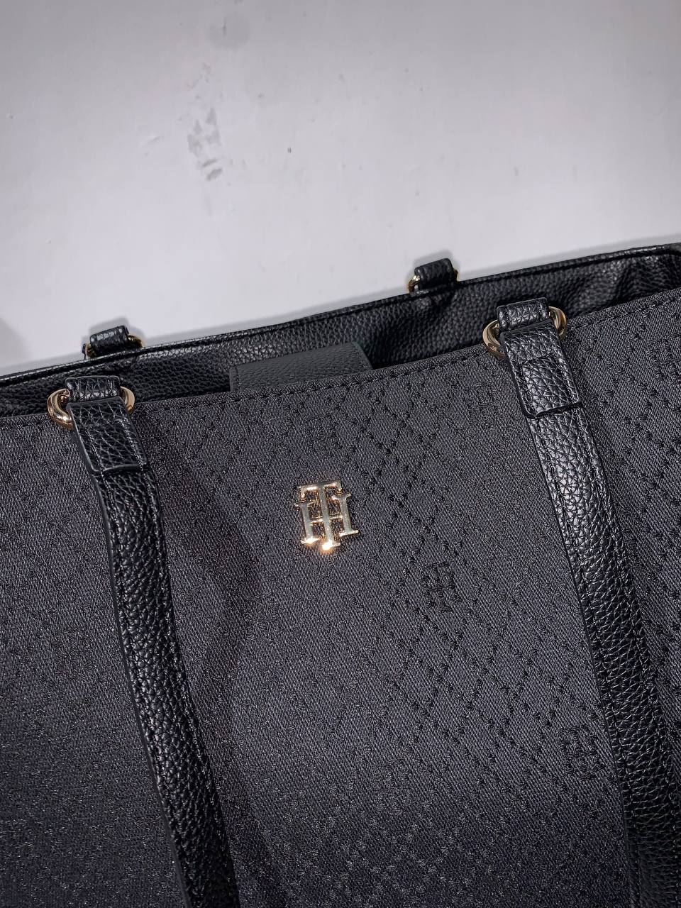 Tommy Hilfiger bag
