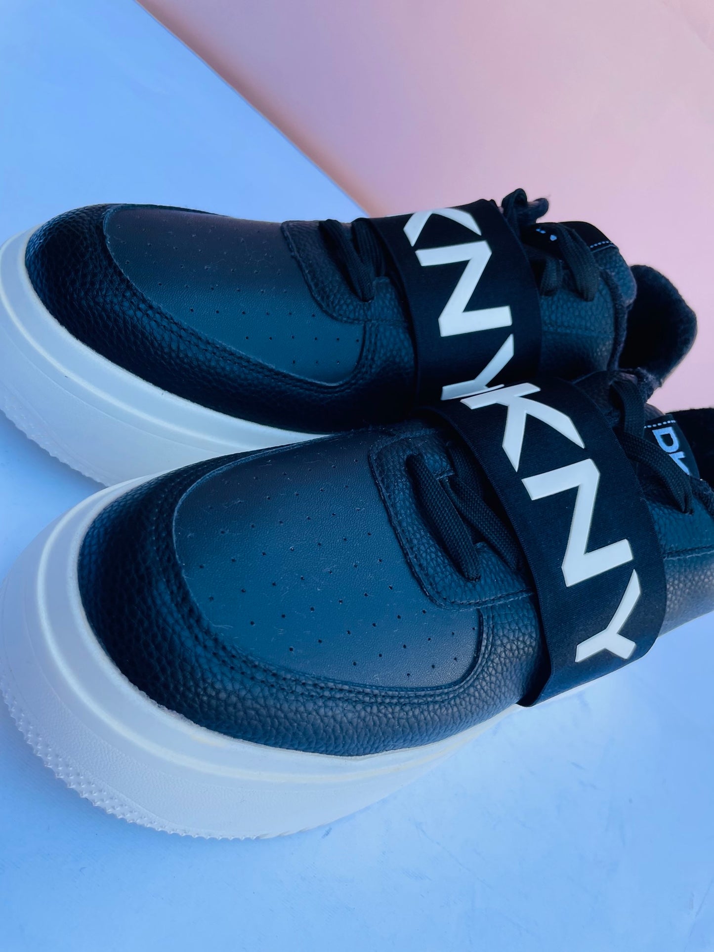 Dkny. Sneakers