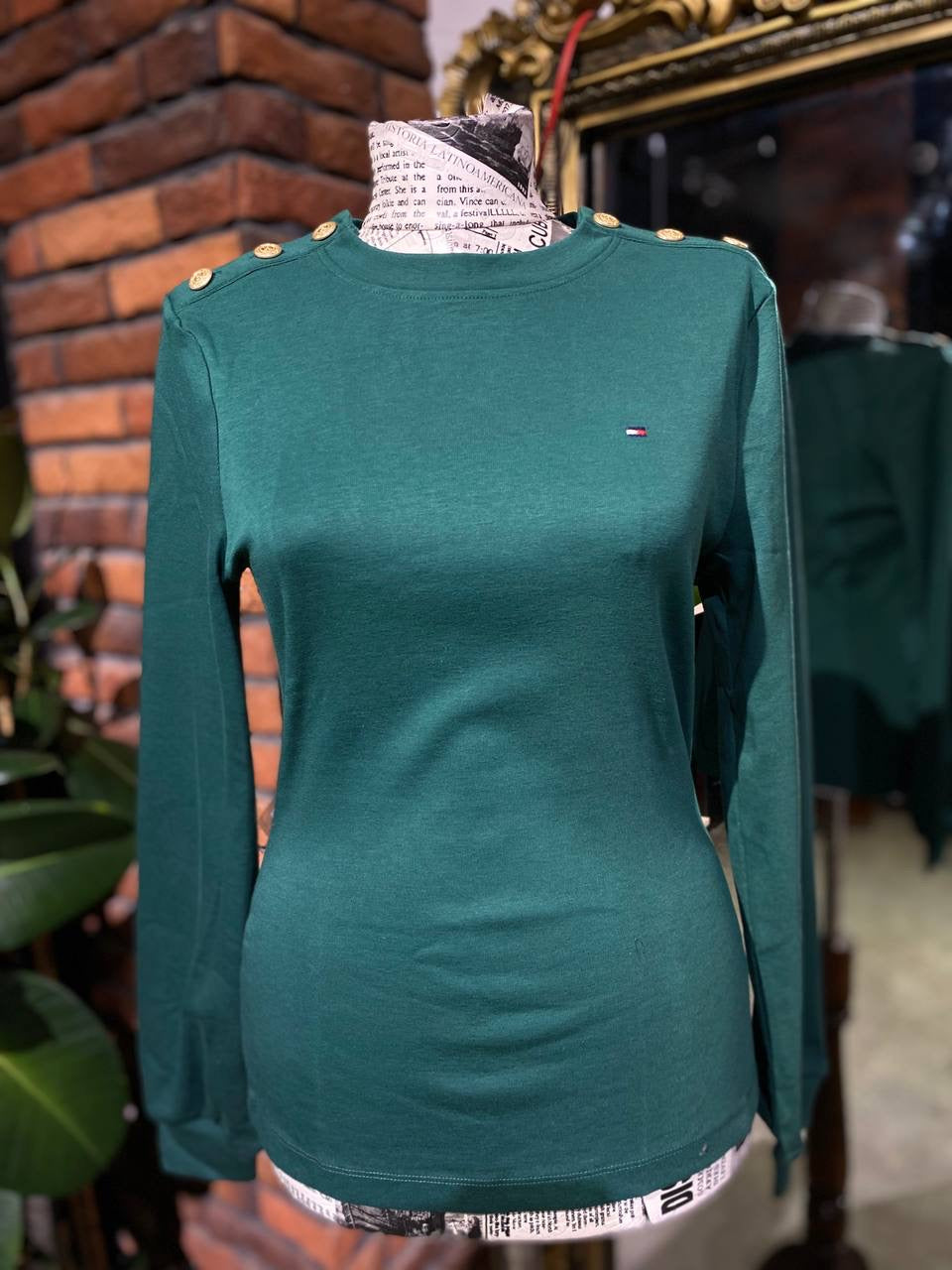 Tommy Hilfiger sweater size small