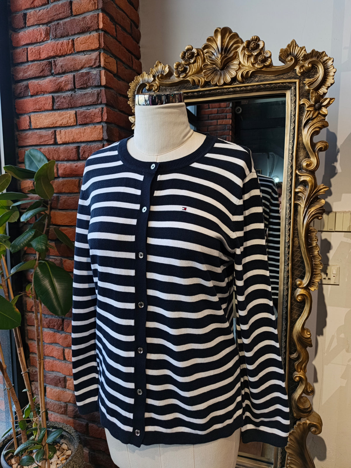 Tommy Hilfiger cardigan size large
