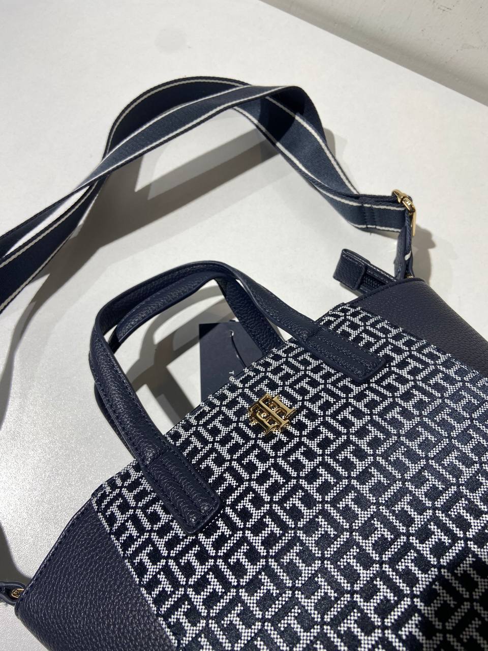 Tommy Hilfiger bag