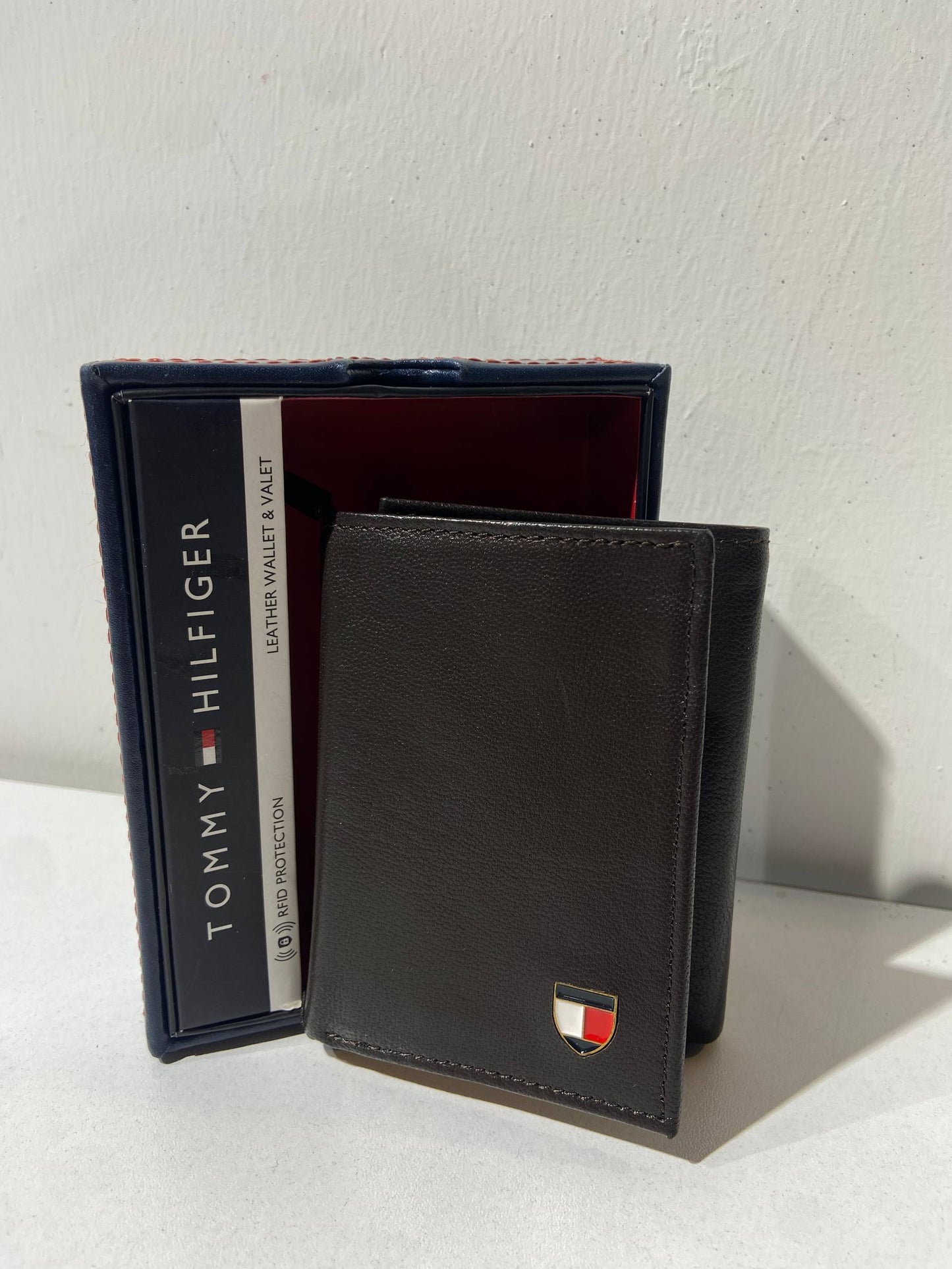 Tommy Hilfiger wallet (dark brown)