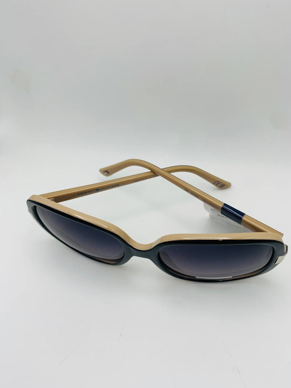Tommy Hilfiger sunglass