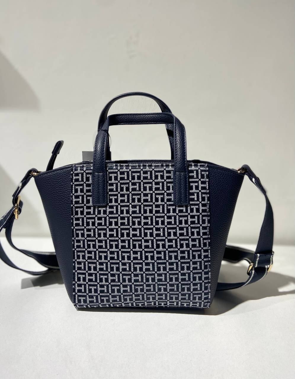 Tommy Hilfiger bag
