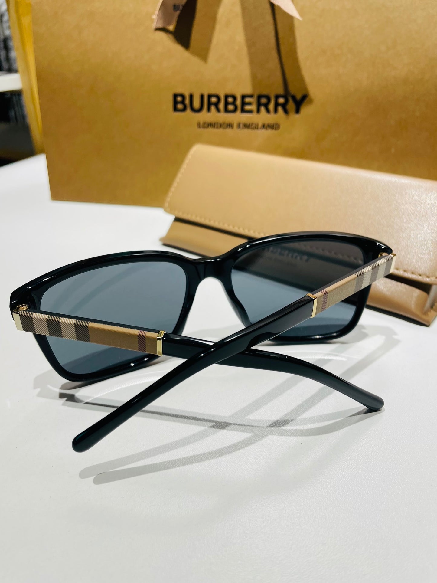 Burberry sunglass