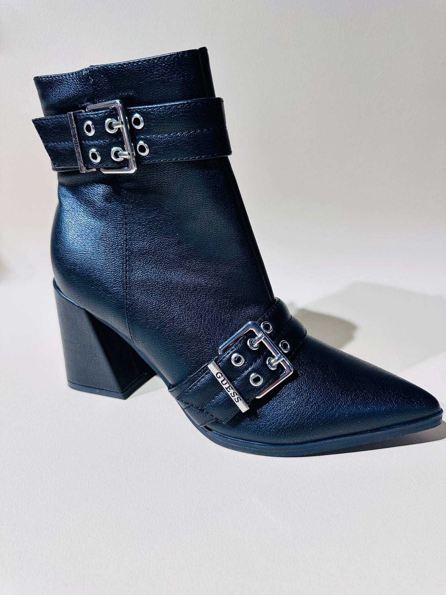 Guess boot size 38.5