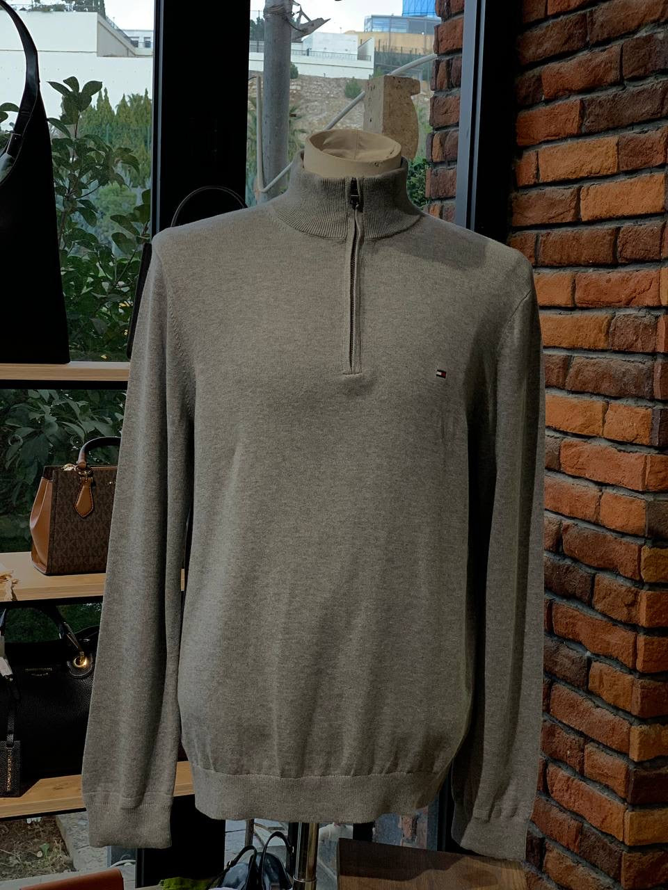 Tommy Hilfiger sweater size large