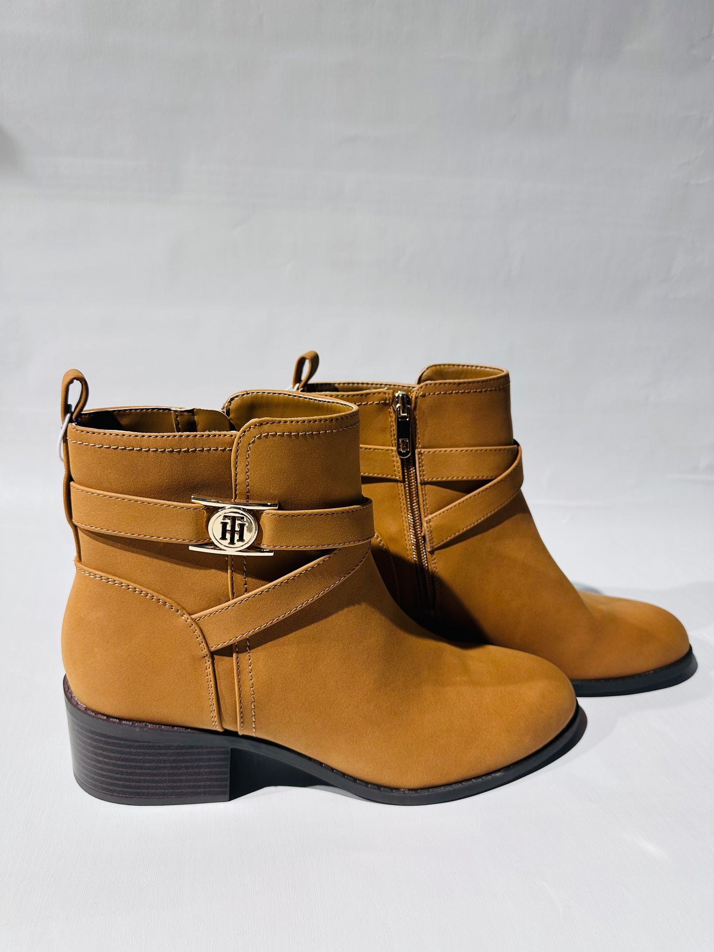 Tommy Hilfiger boot size 9