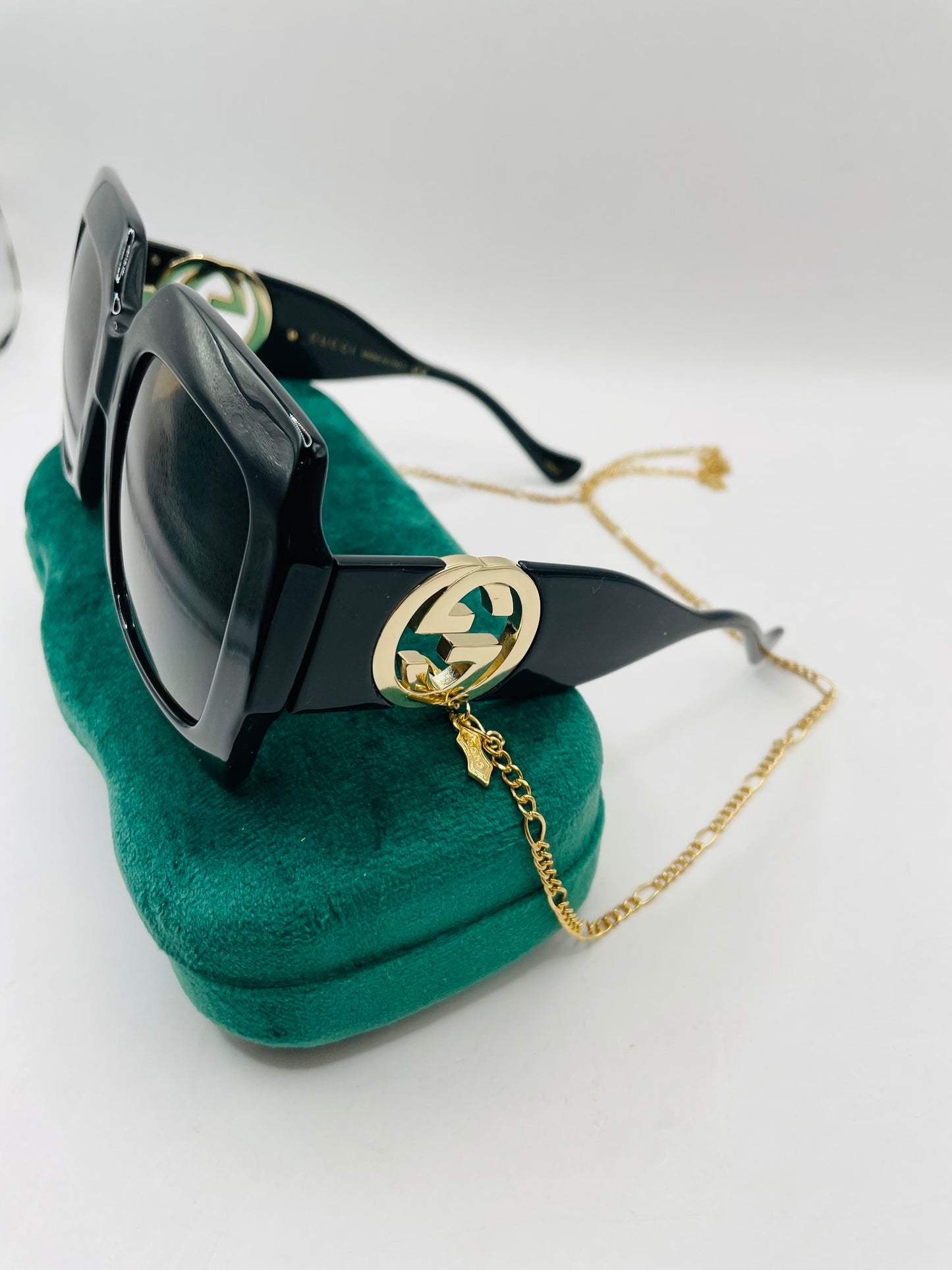 Gucci sunglass