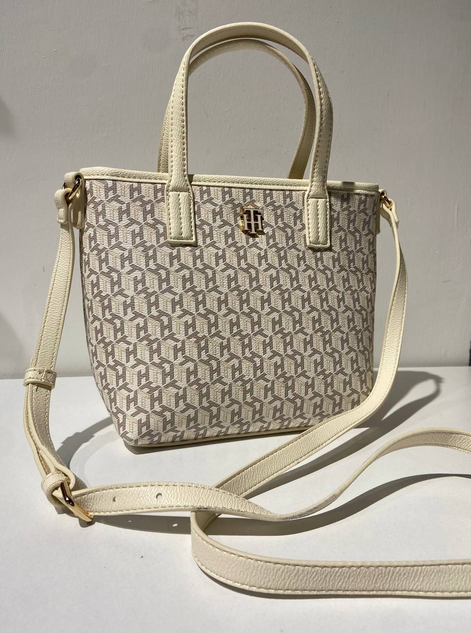 Tommy Hilfiger bag