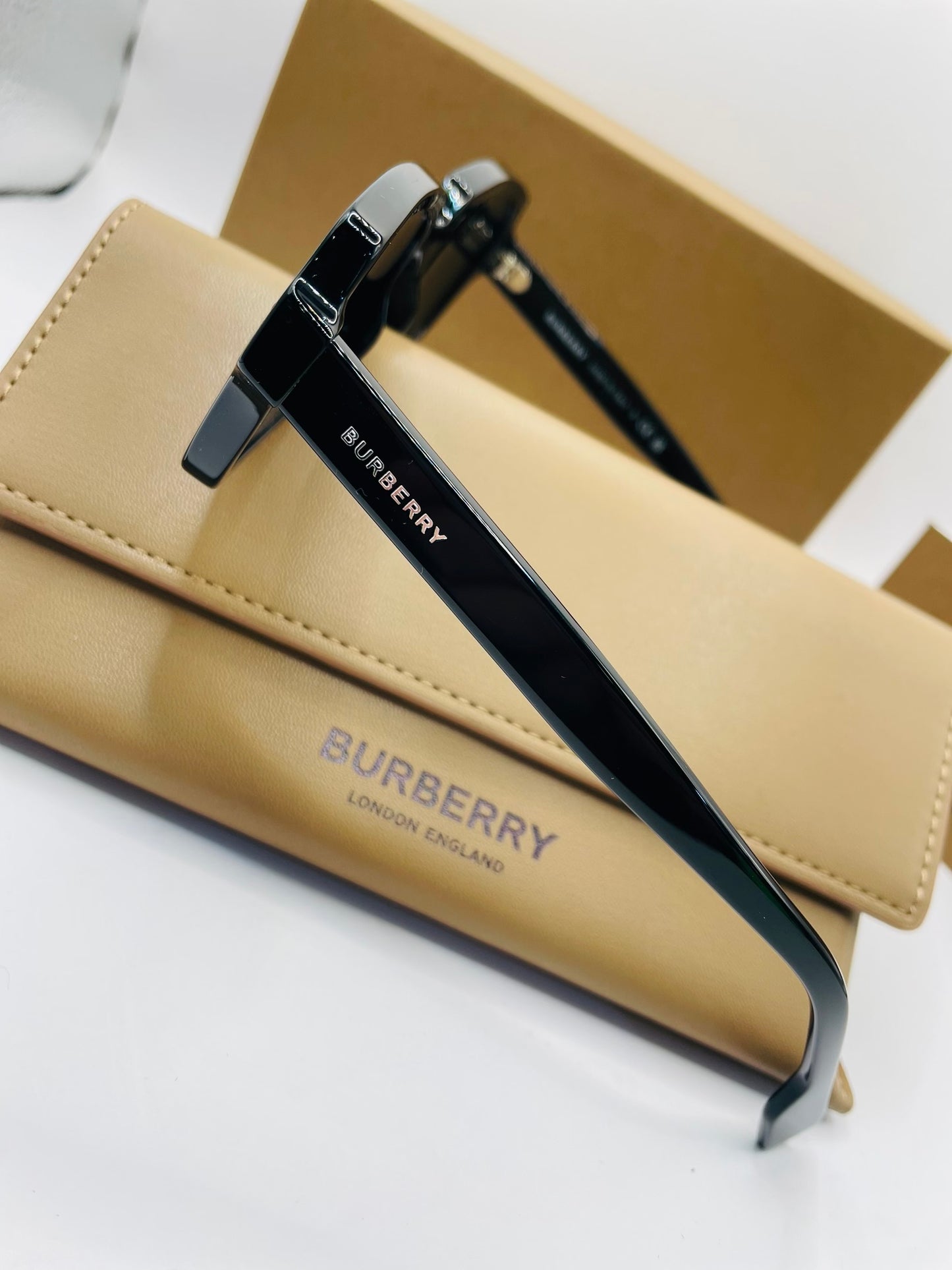 Burberry sunglass