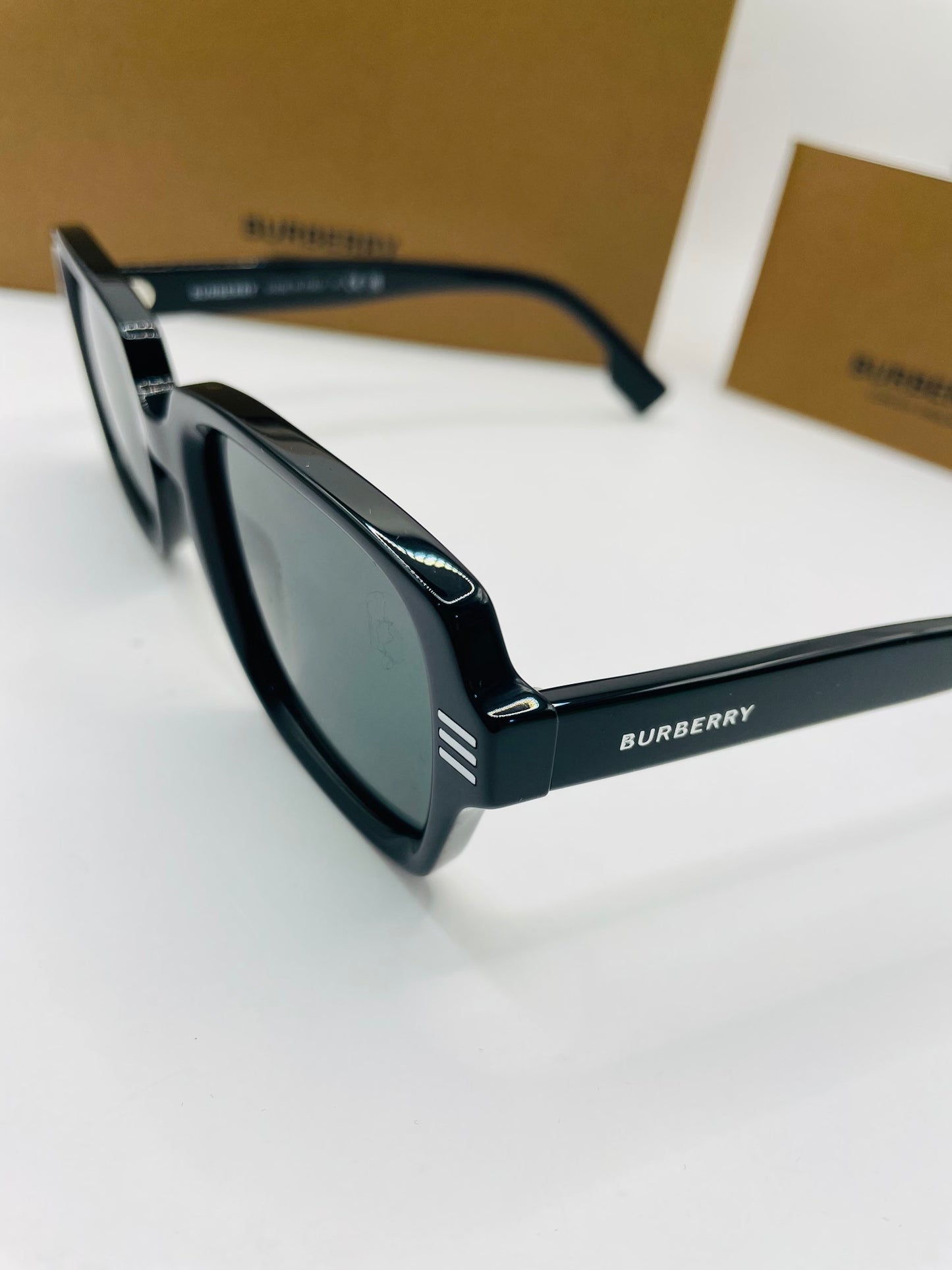 Burberry sunglass