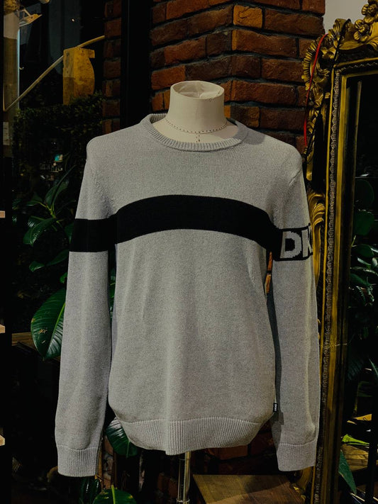Dkny sweater size medium