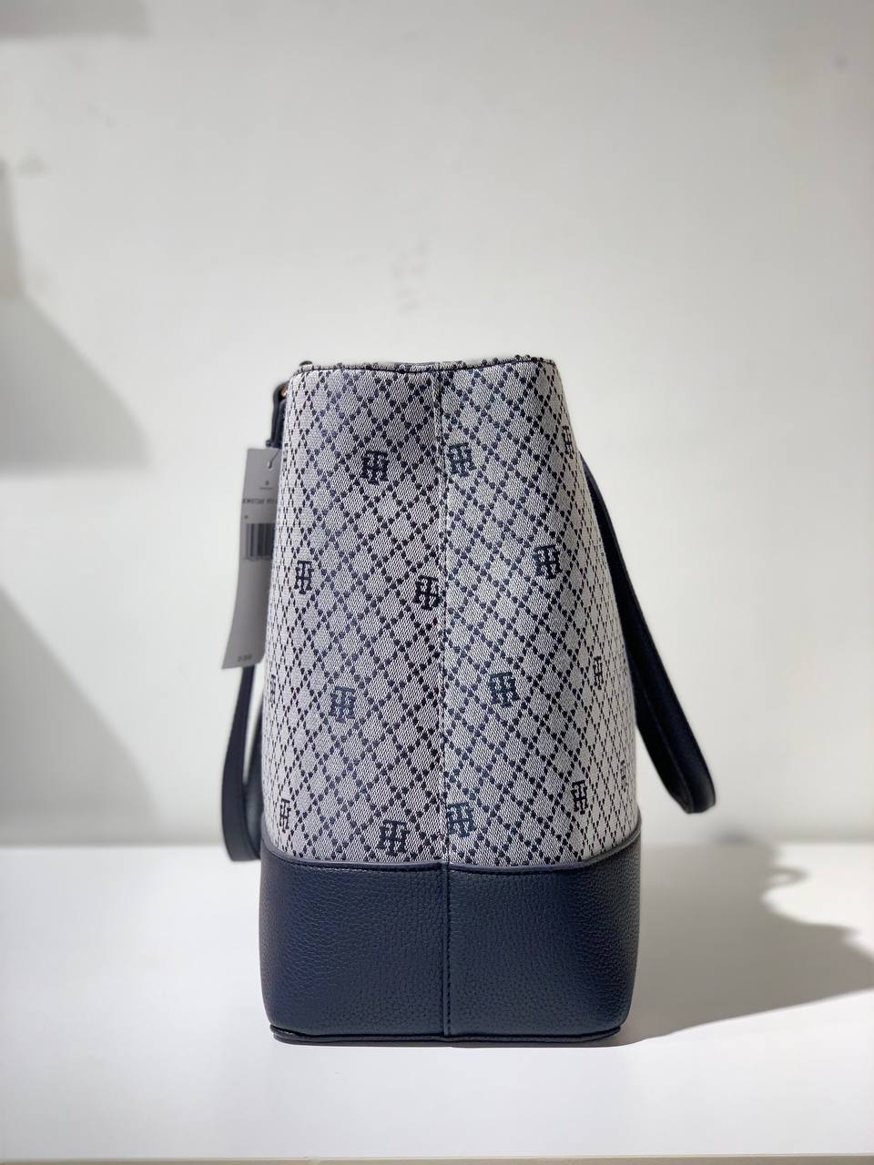 Tommy Hilfiger bag