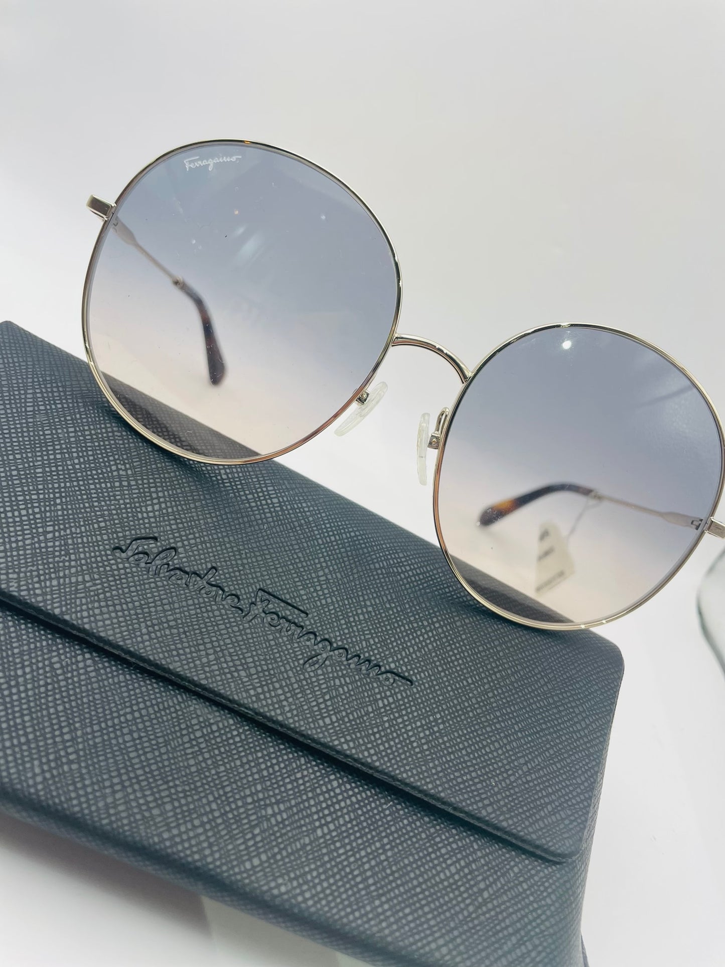 Salvatore ferragamo sunglass