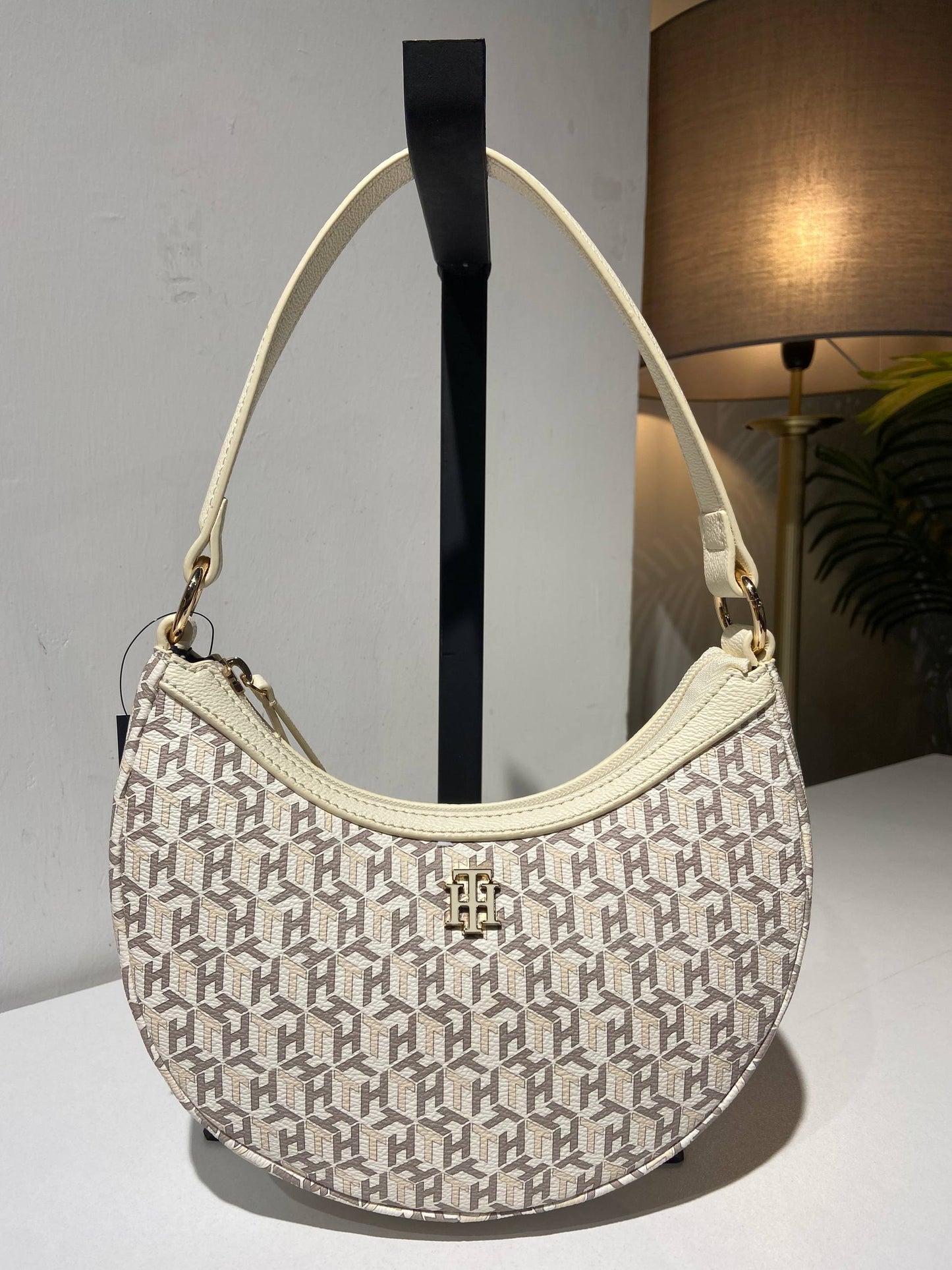 Tommy Hilfiger bag