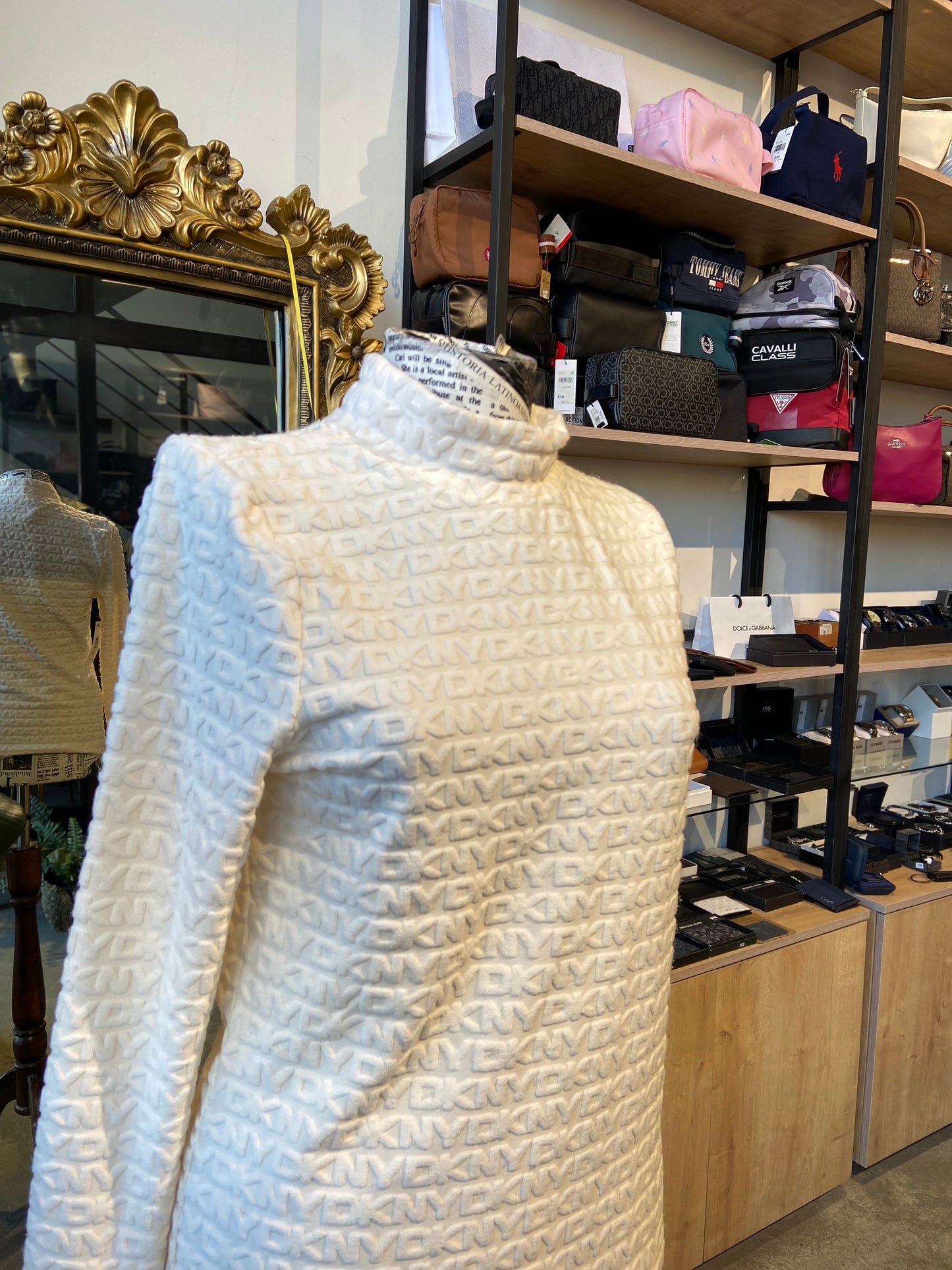 Dkny sweater size medium