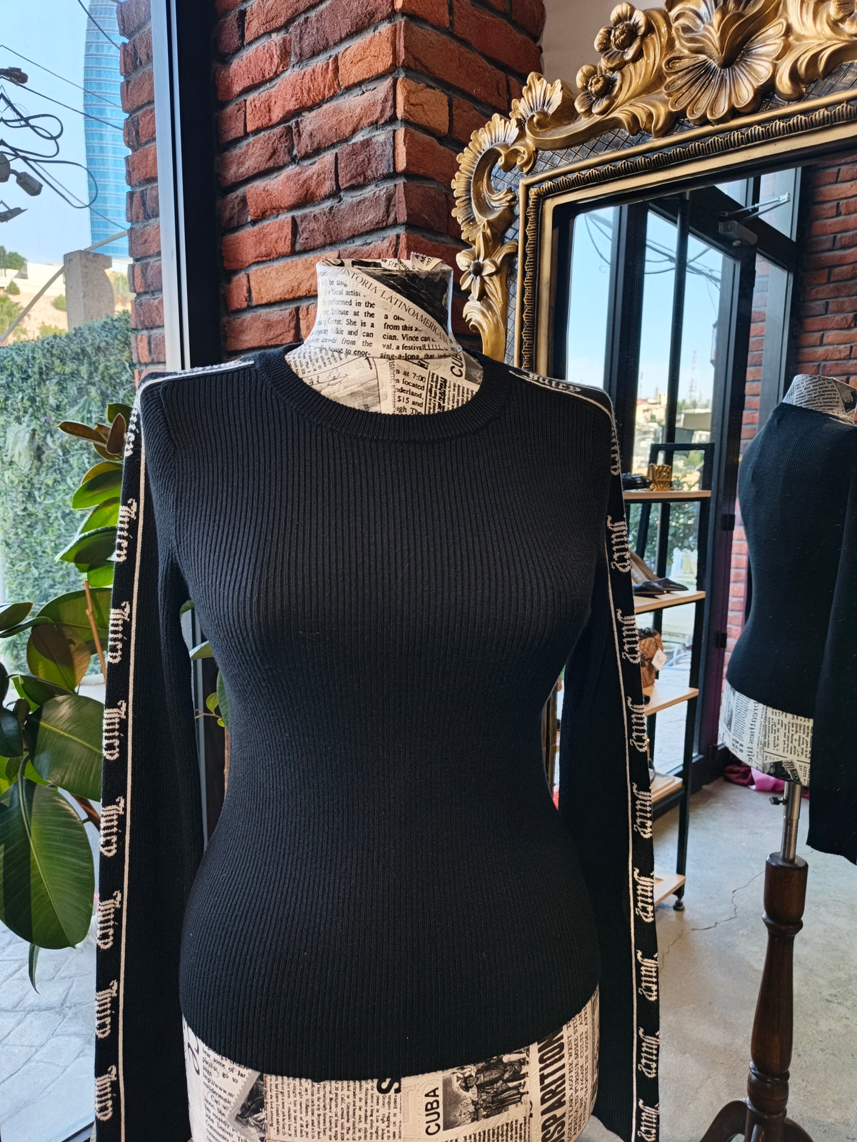 Juicy couture sweater size small