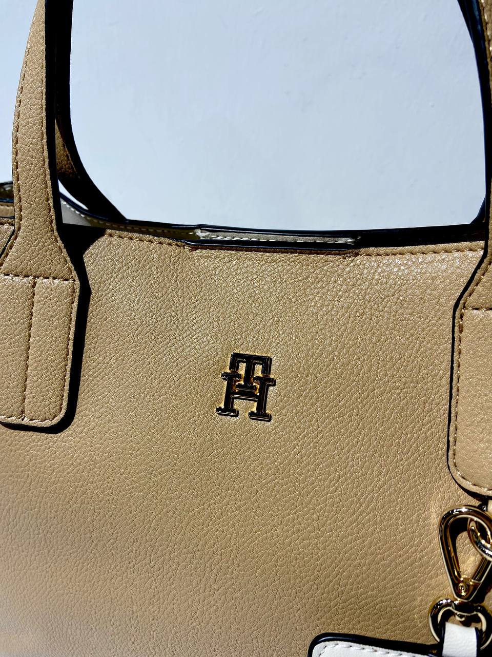 Tommy Hilfiger bag