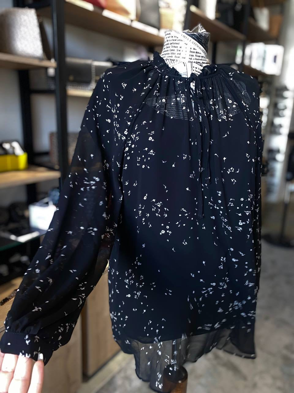 Vince camuto top size small