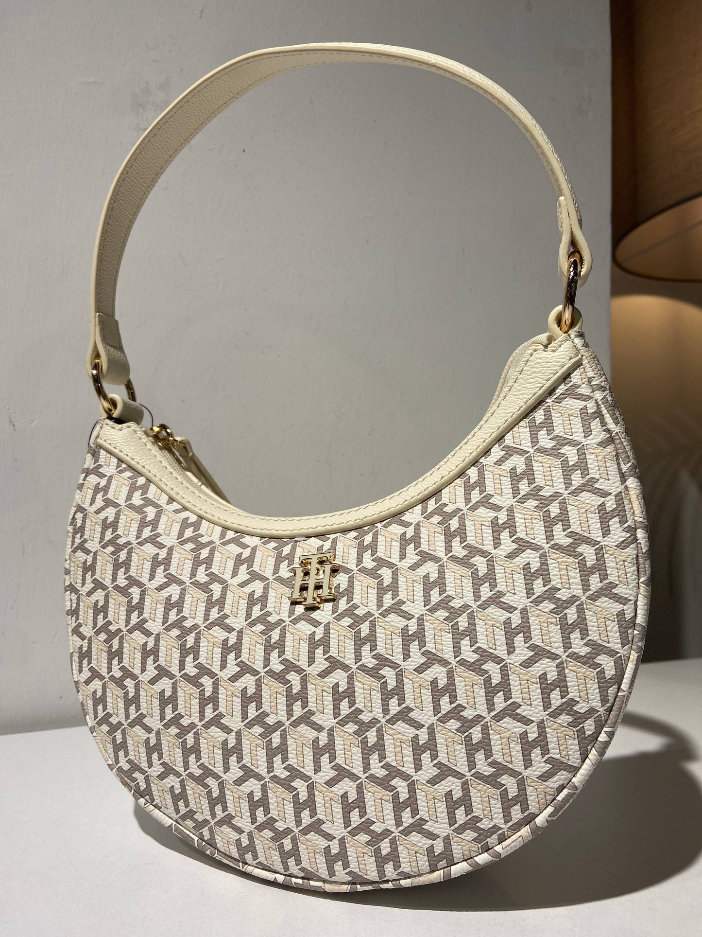 Tommy Hilfiger bag