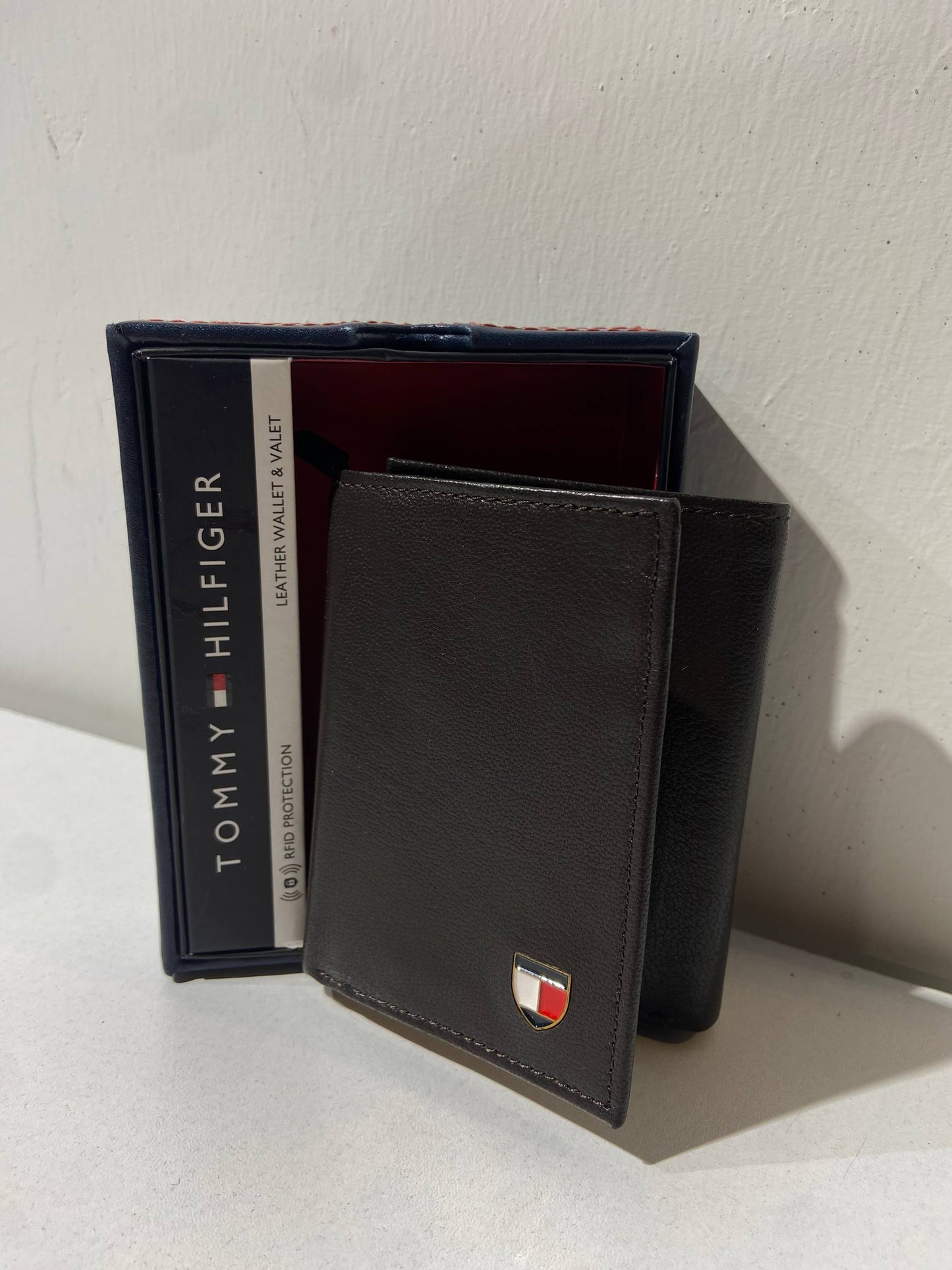 Tommy Hilfiger wallet (dark brown)