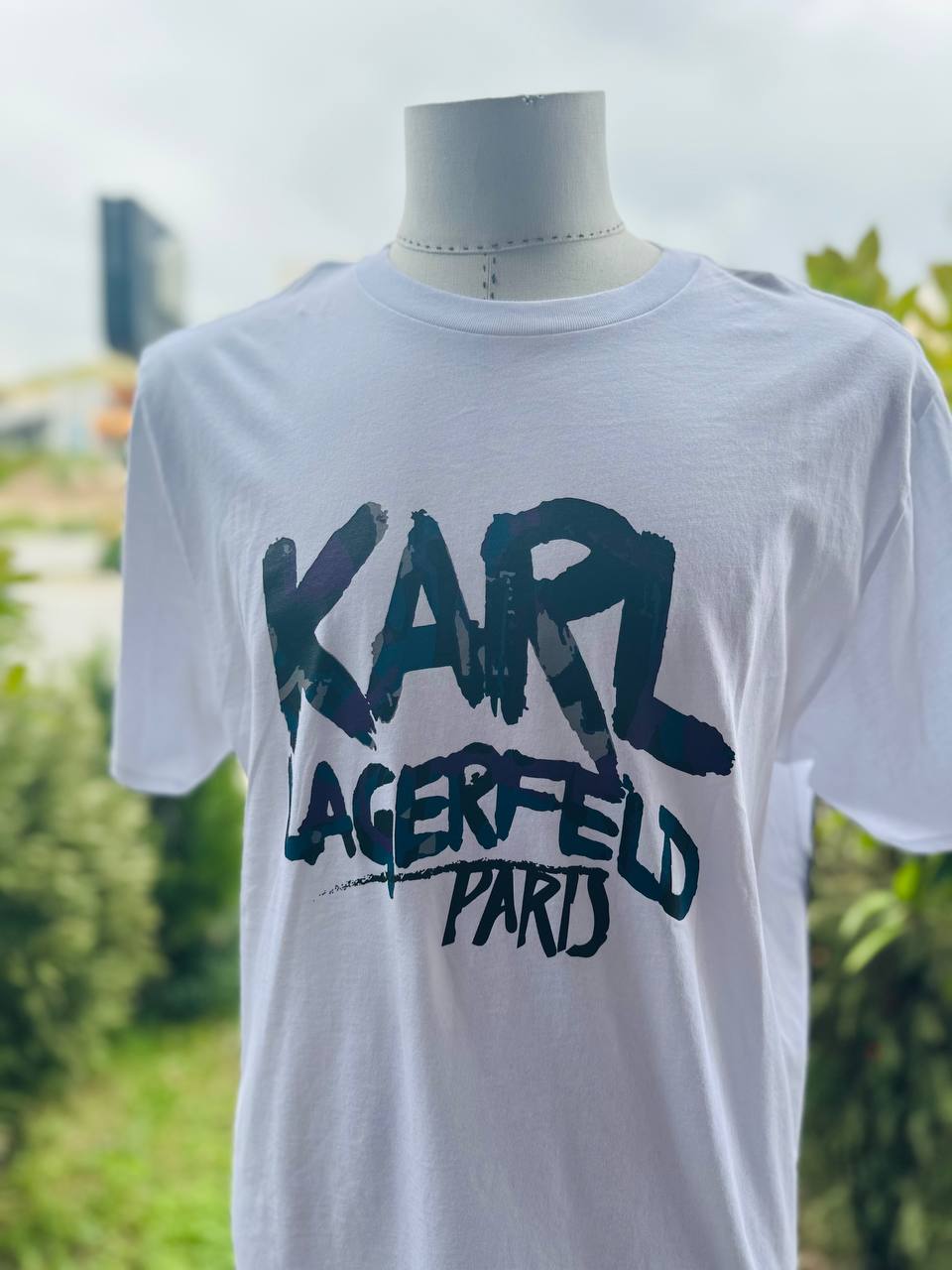 Karl Lagerfeld shirt size large