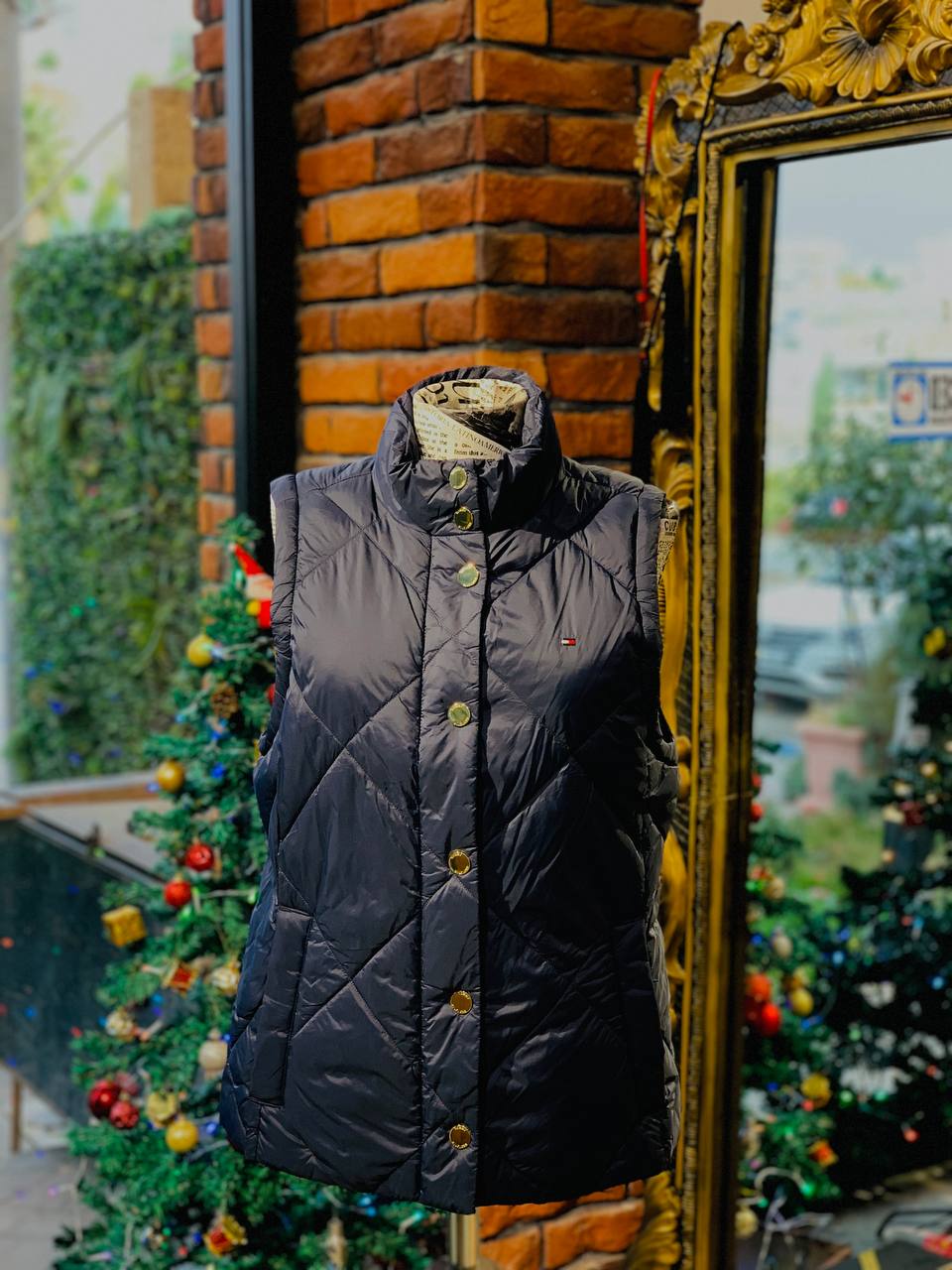 Tommy Hilfiger vest size small