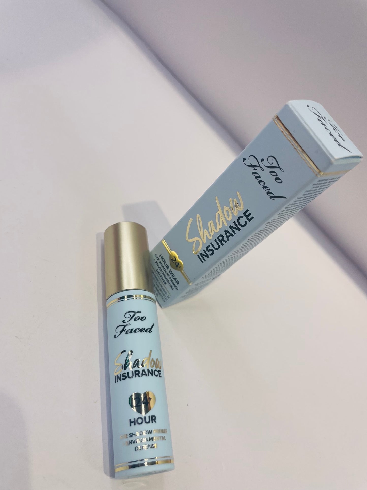 Too faced  shadow insurance  eye shadow primer