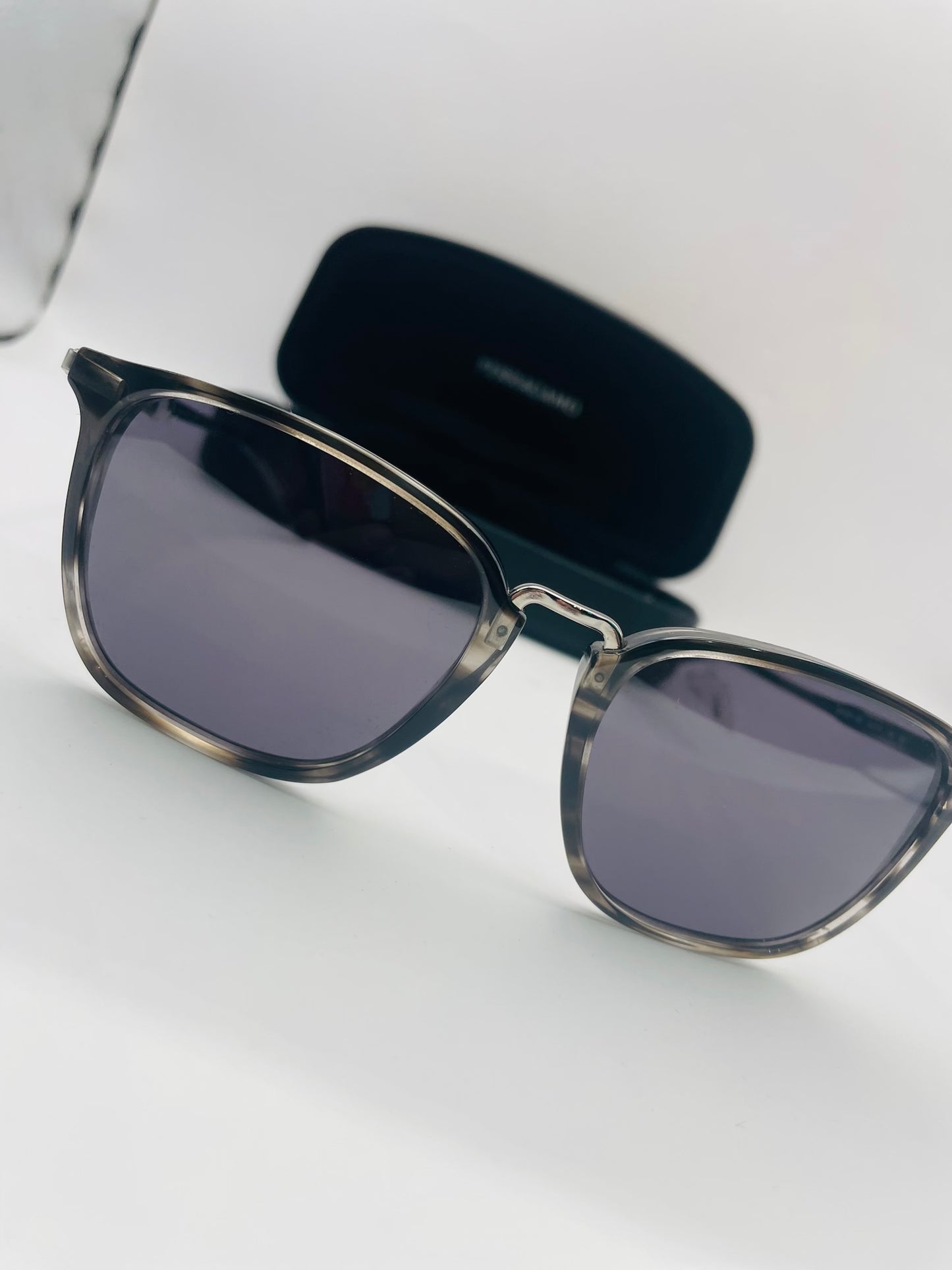 Salvatore ferragamo sunglass