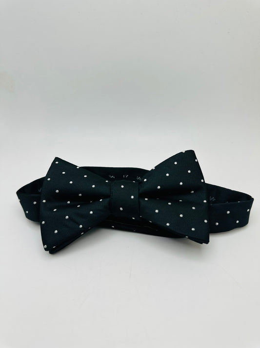 Adjustable tie