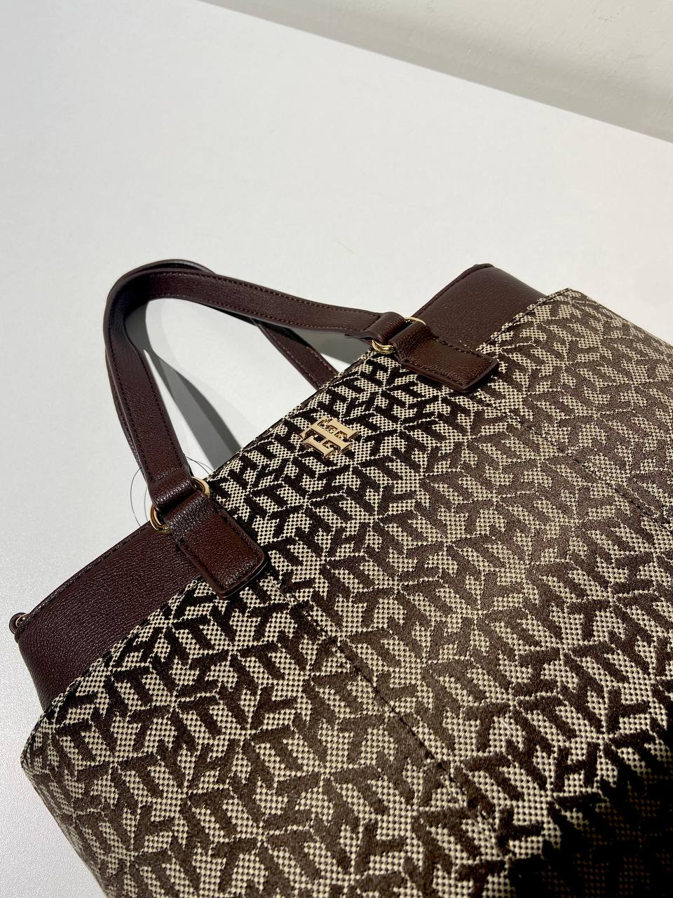 Tommy Hilfiger bag