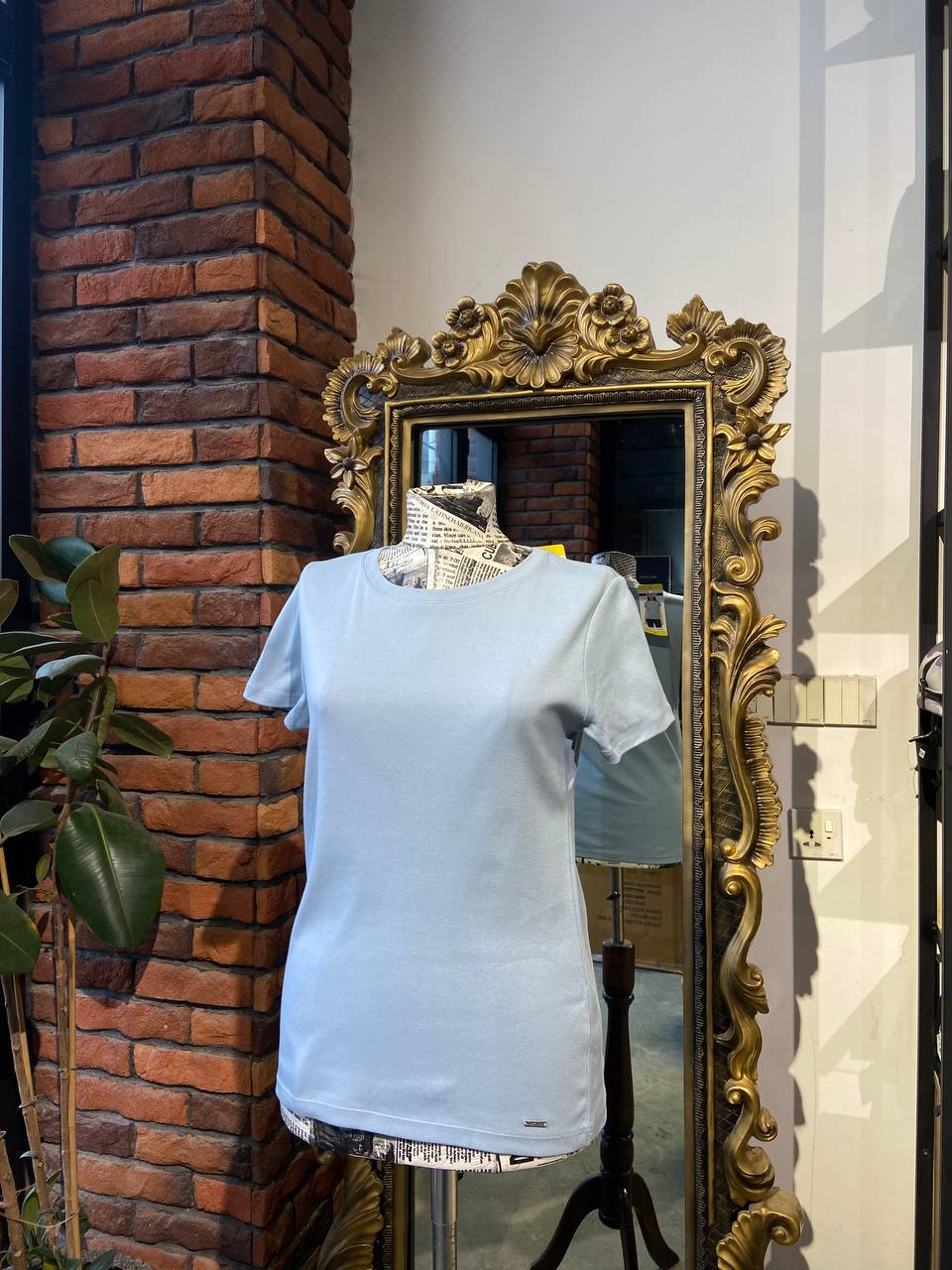 Dkny shirt size small