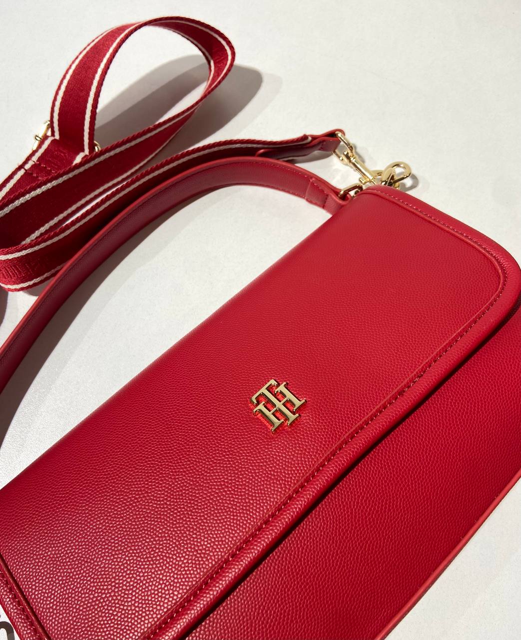Tommy Hilfiger bag