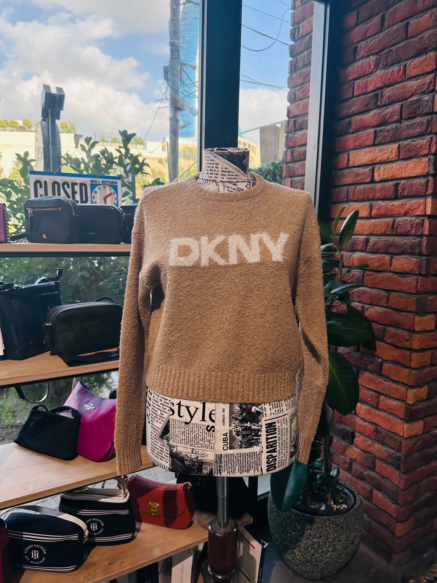 Dkny sweater size small