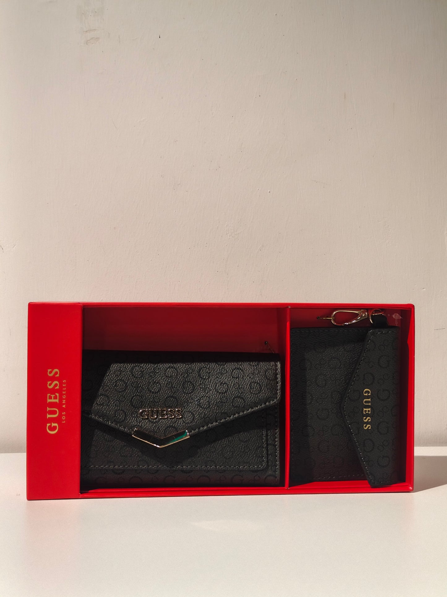 Guess wallet & key chain set