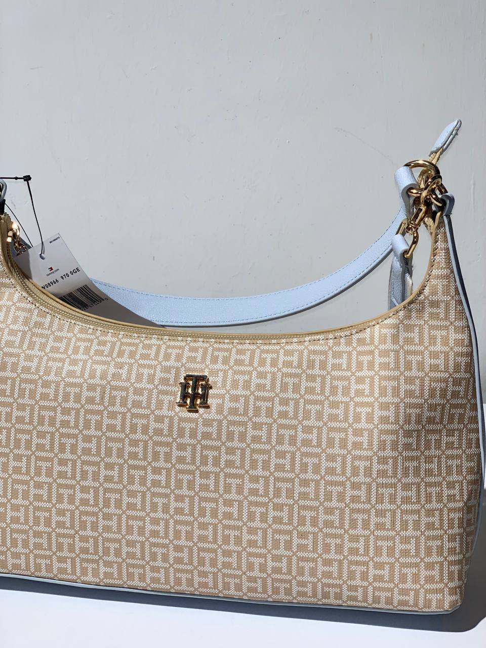 Tommy Hilfiger bag