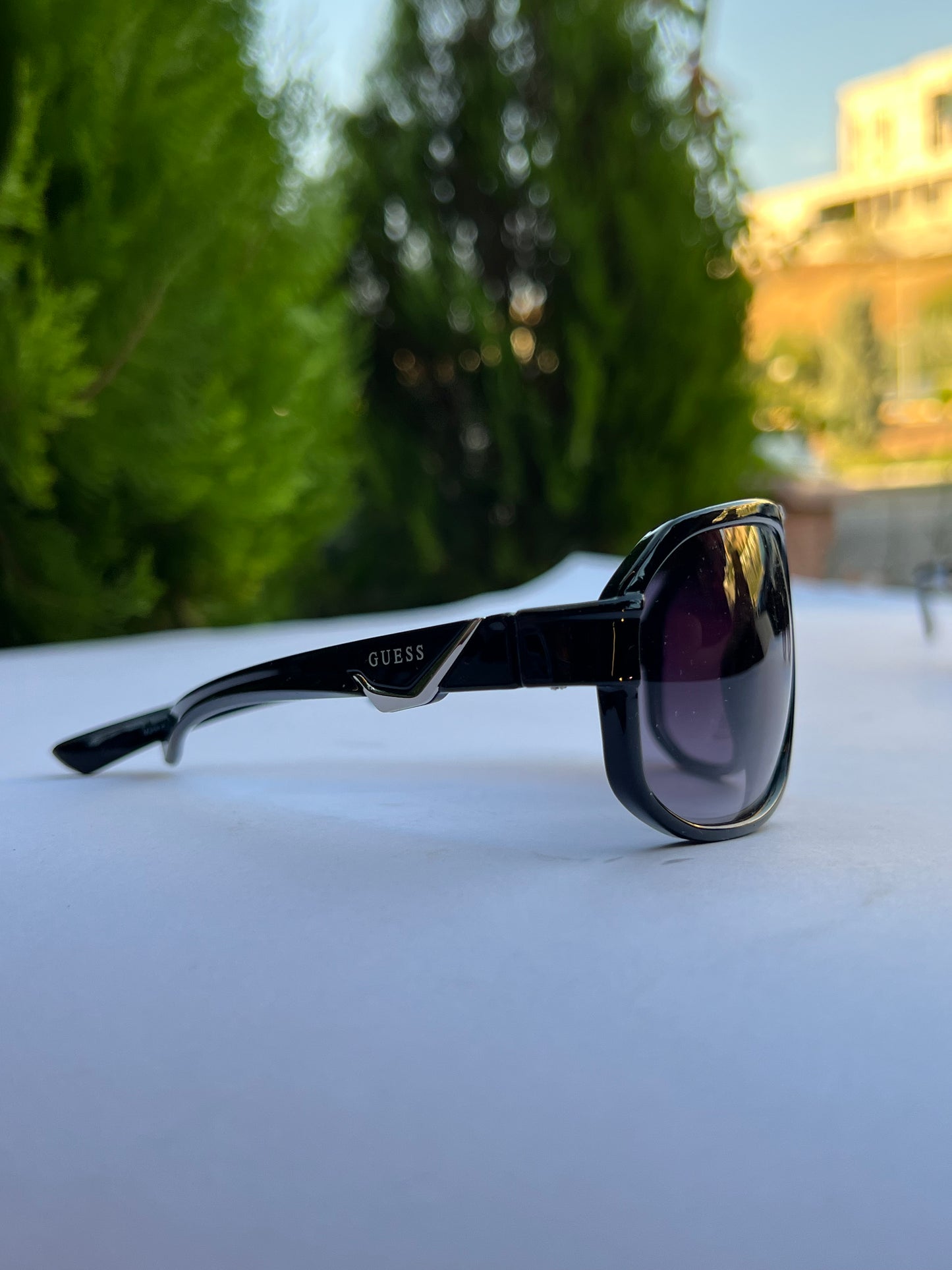 Guess sunglass