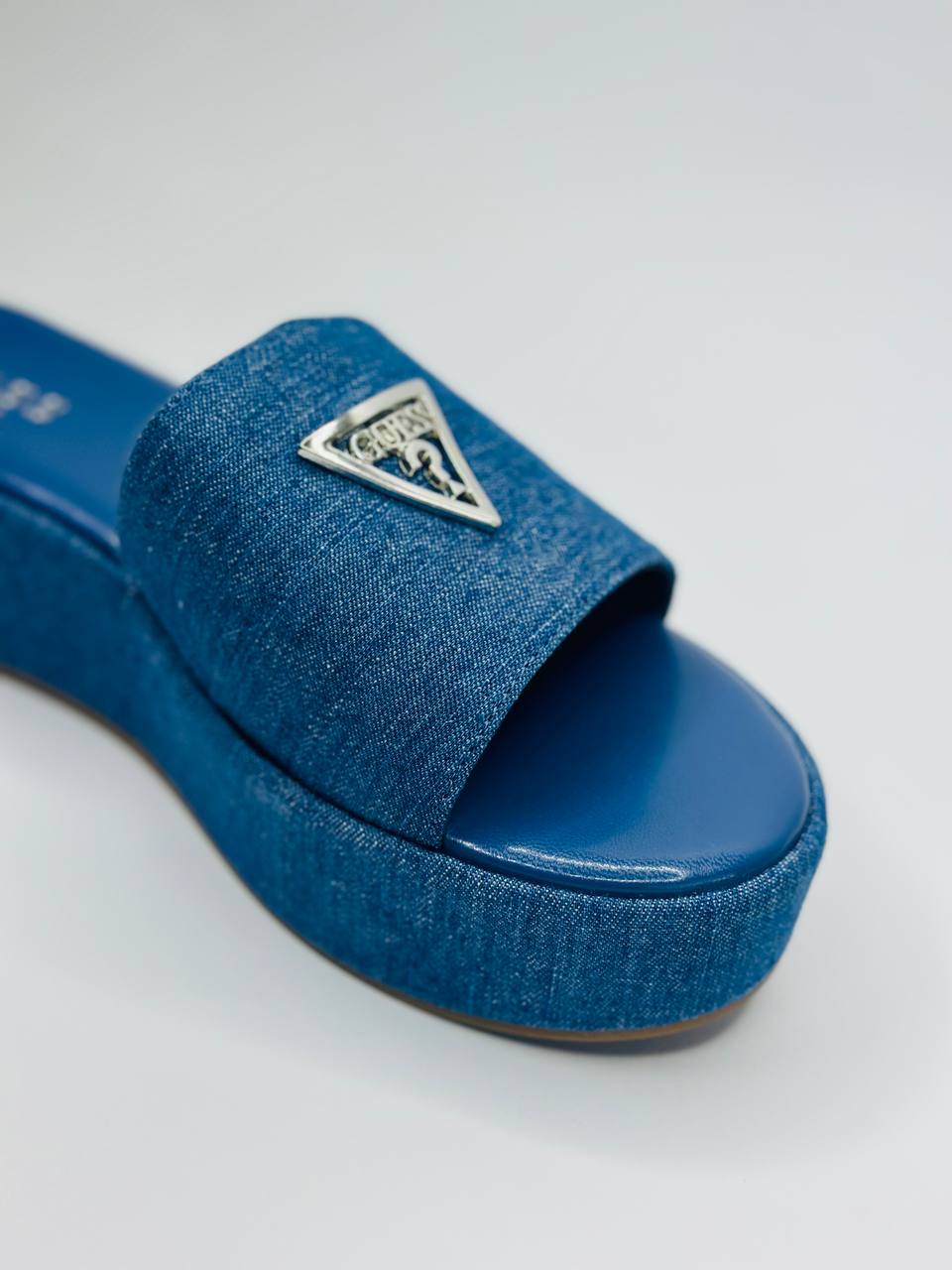 Guess sandal