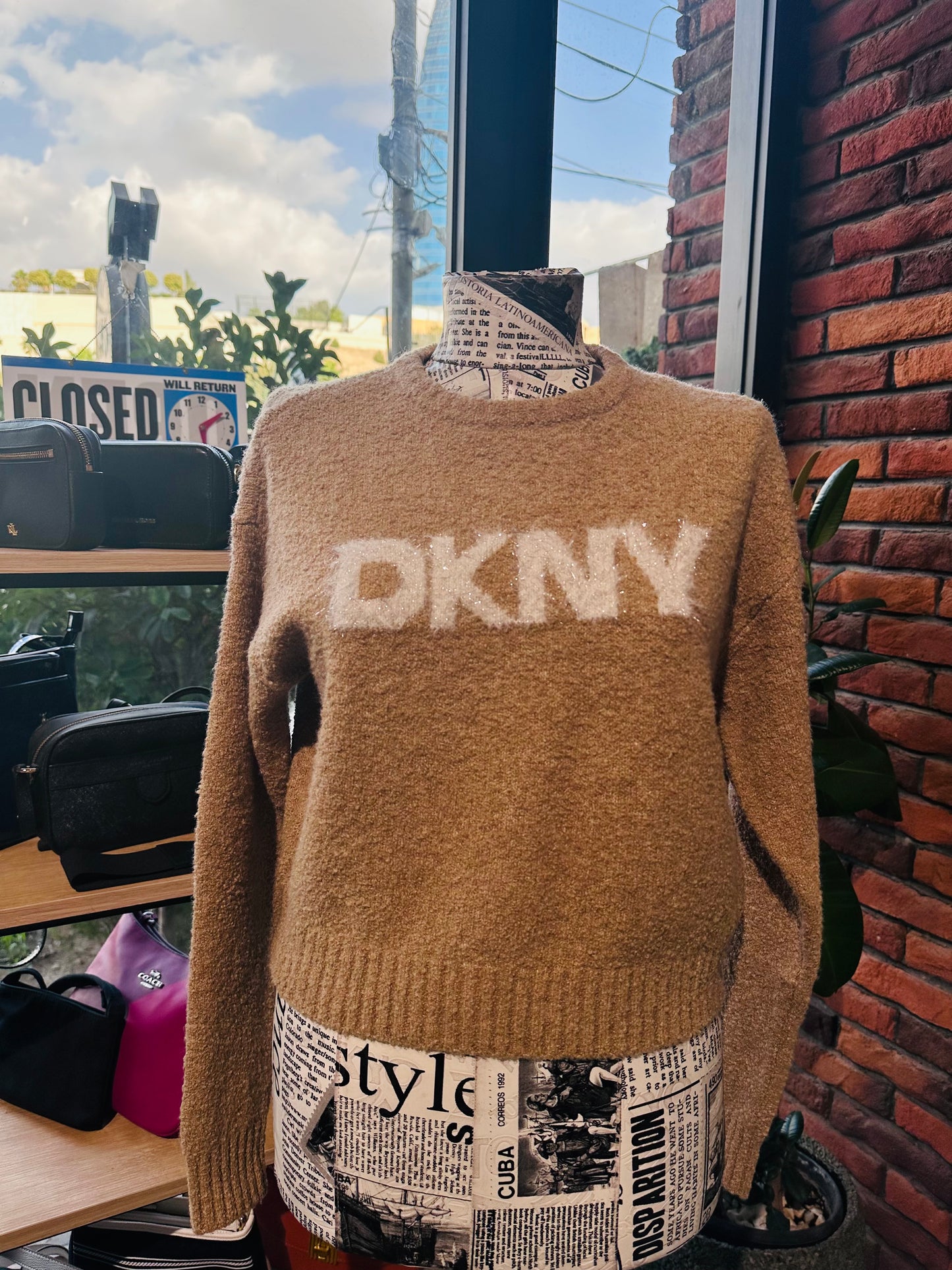 Dkny sweater size small